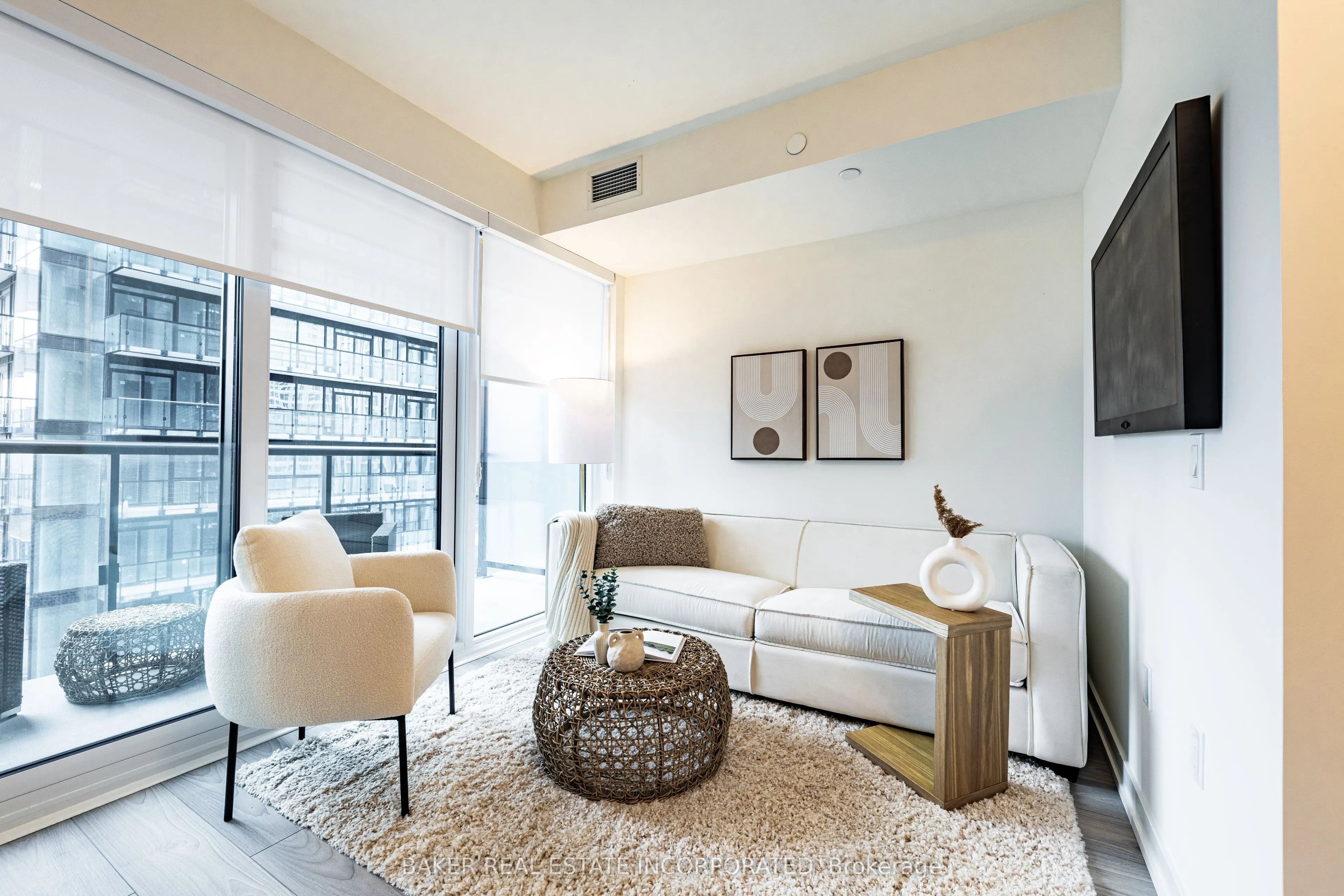 223 Redpath Avenue, #607