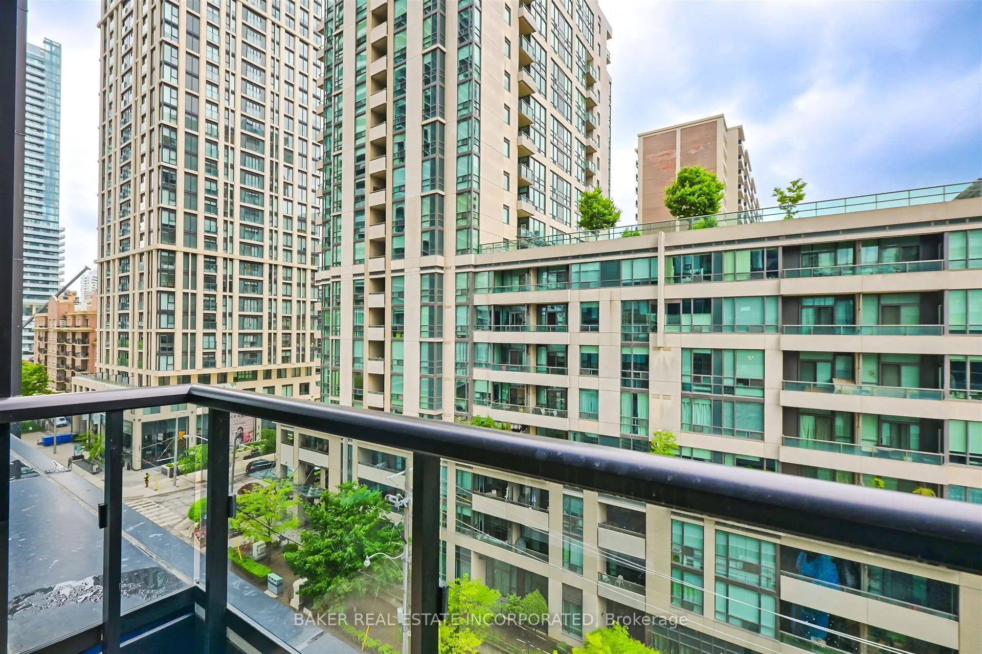 223 Redpath Avenue, #605
