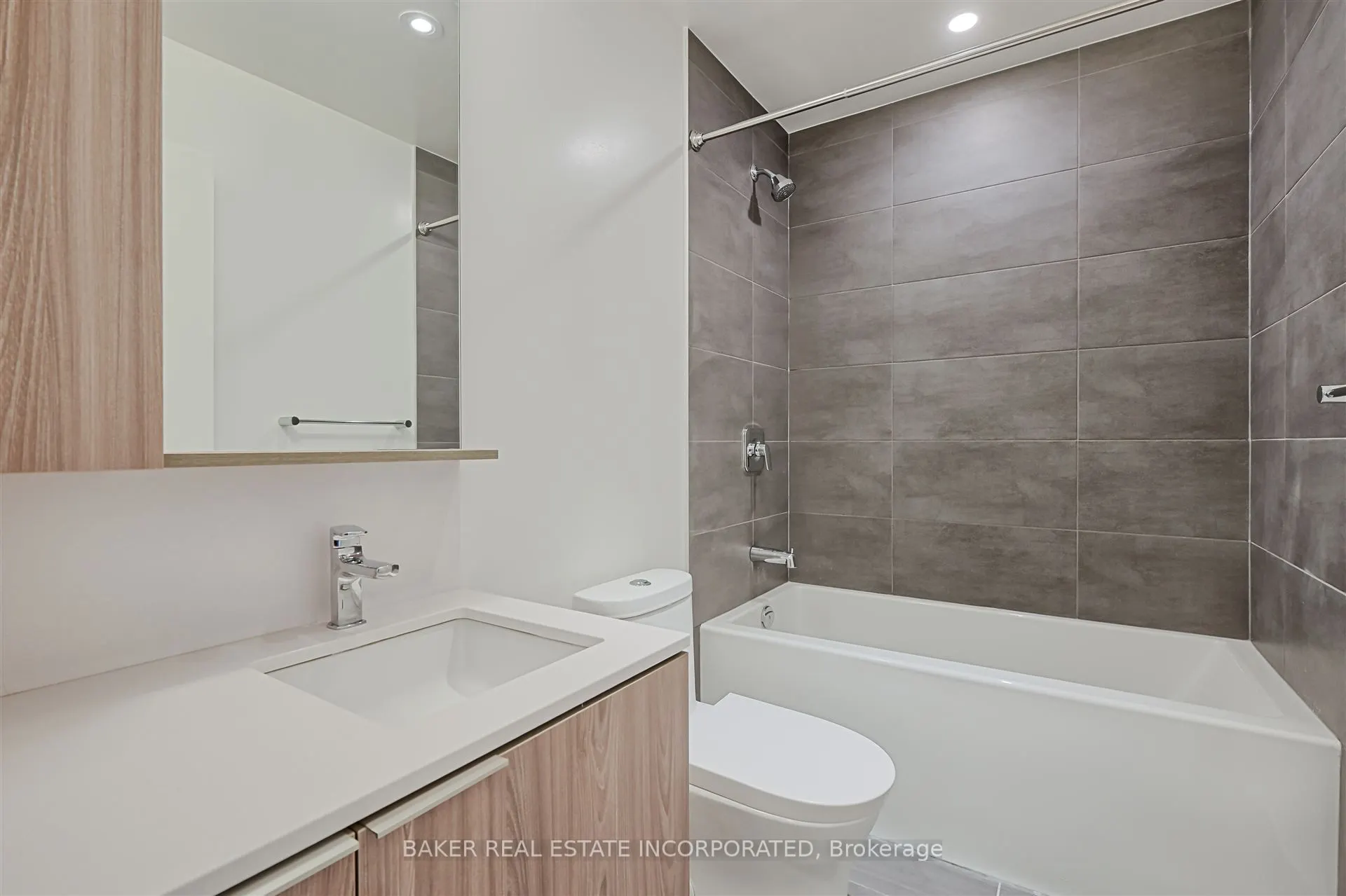 223 Redpath Avenue, #605