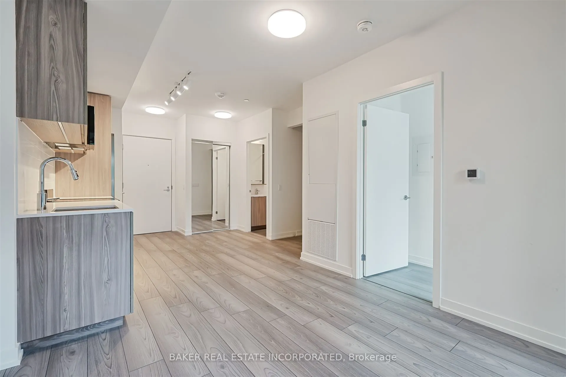 223 Redpath Avenue, #605