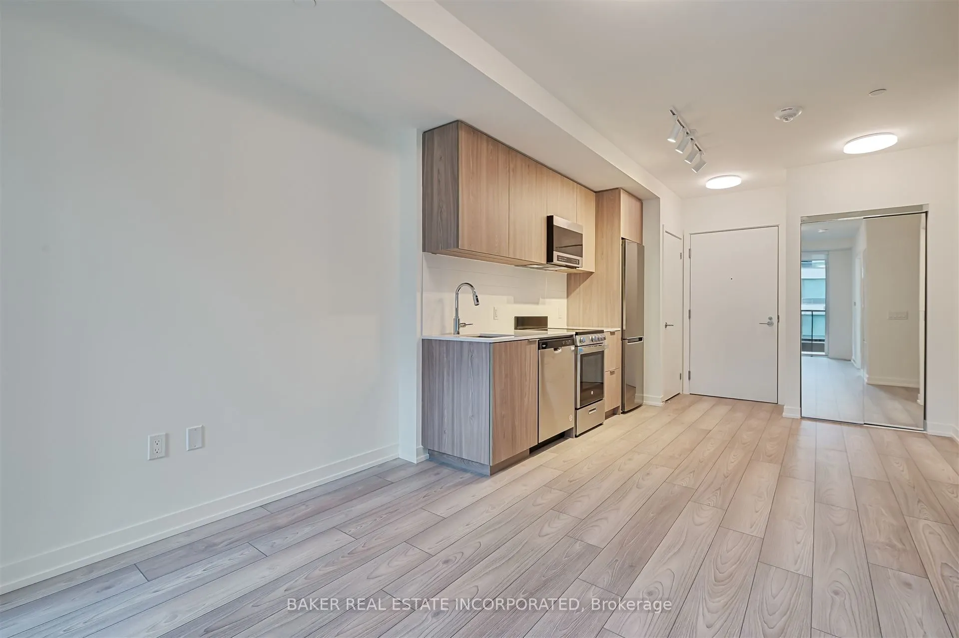 223 Redpath Avenue, #605