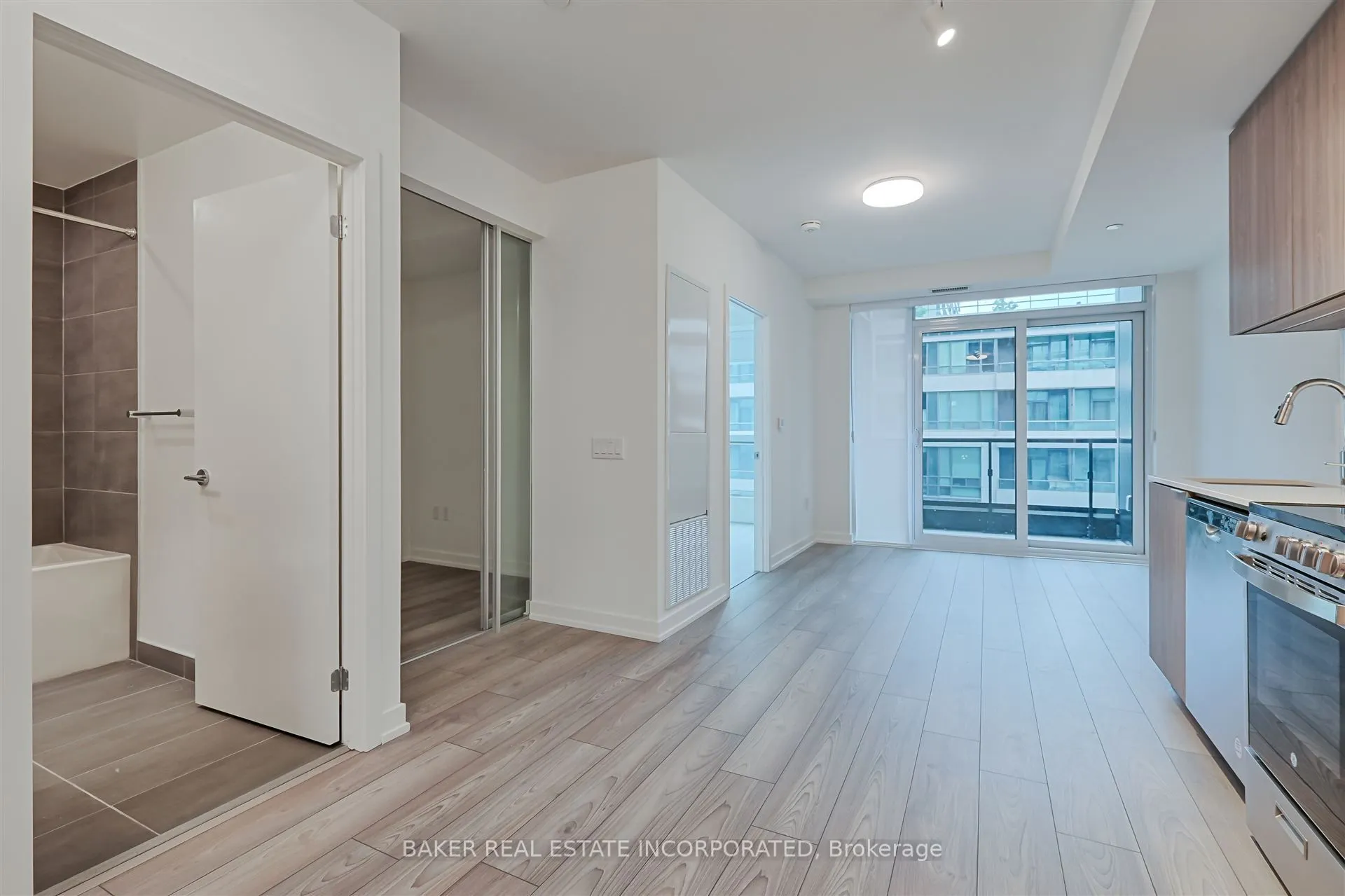 223 Redpath Avenue, #605