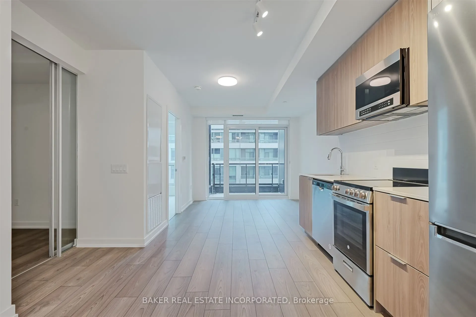 223 Redpath Avenue, #605