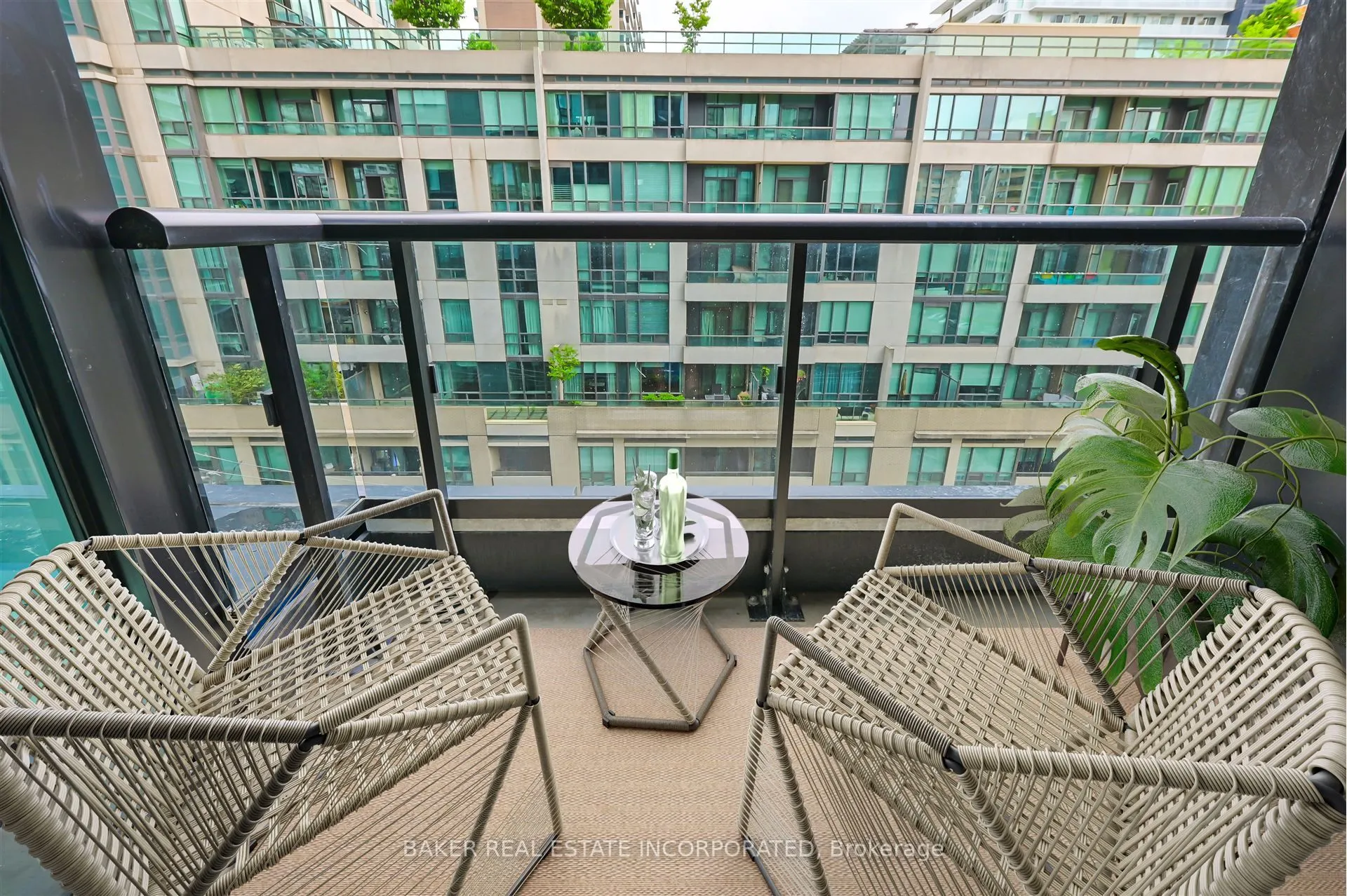 223 Redpath Avenue, #605