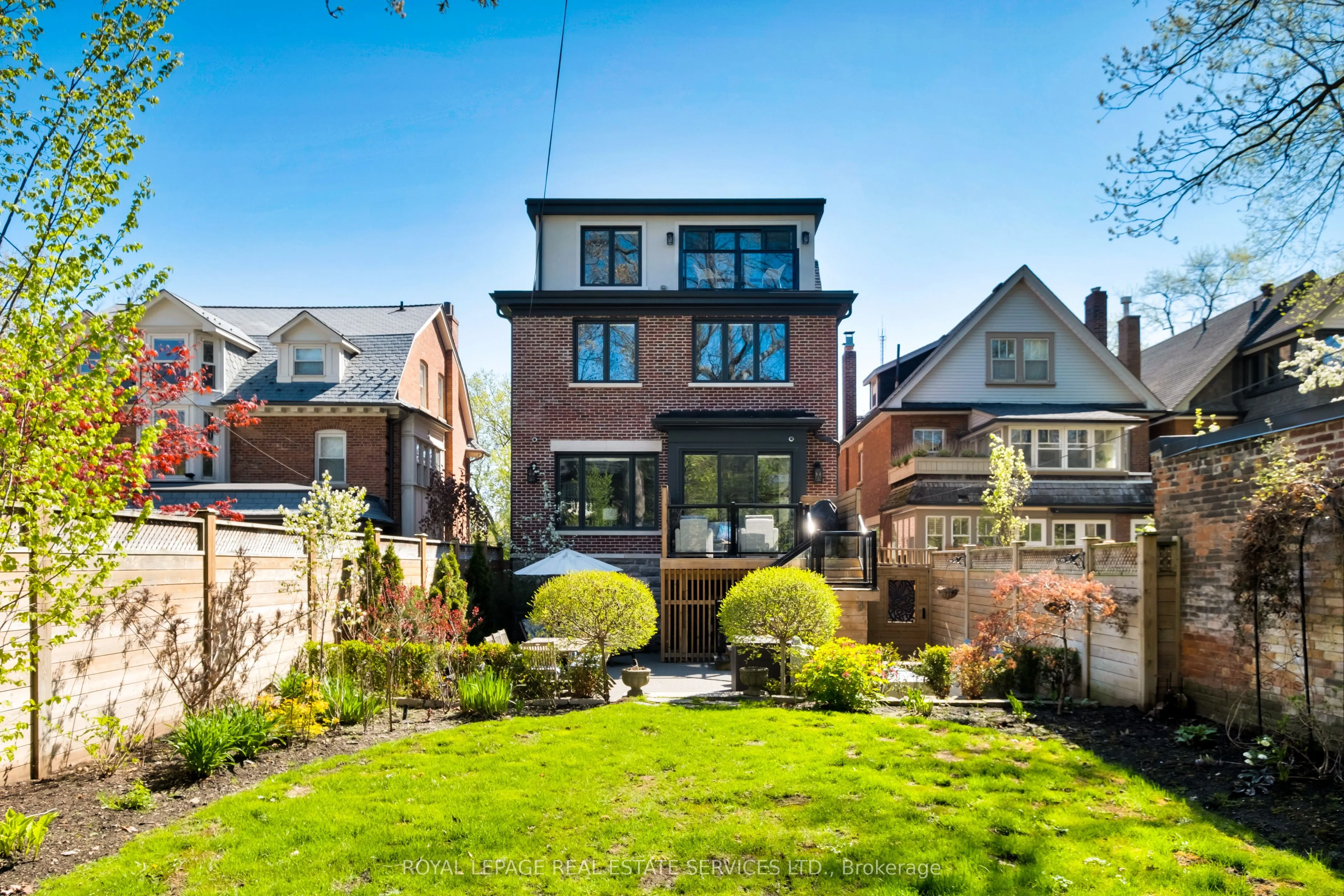 390 Walmer Road W