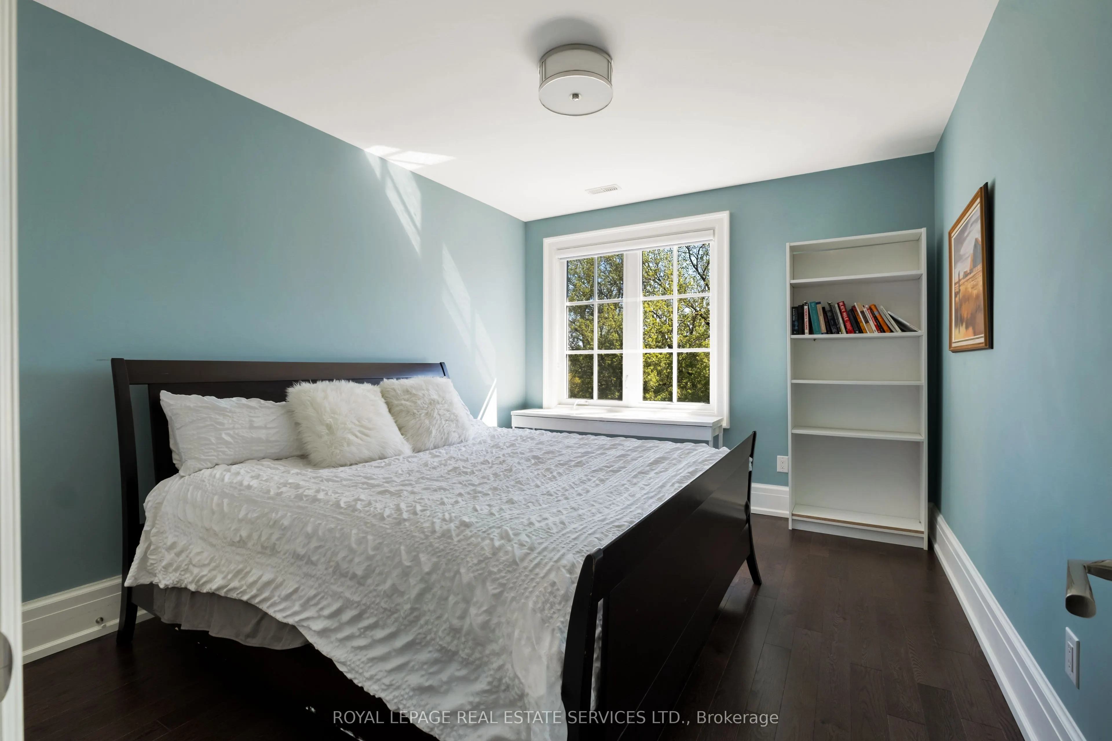 390 Walmer Road W
