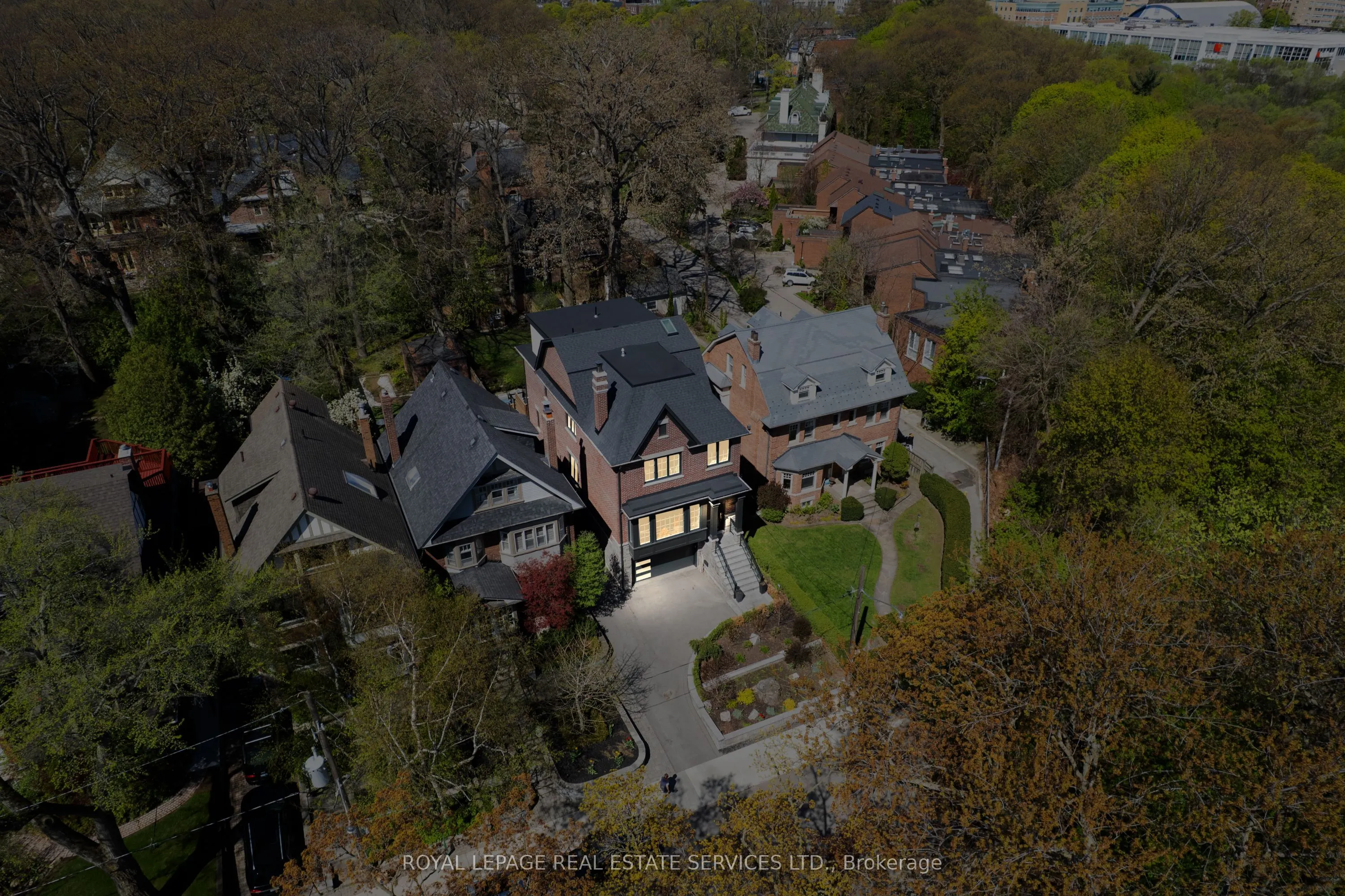 390 Walmer Road W