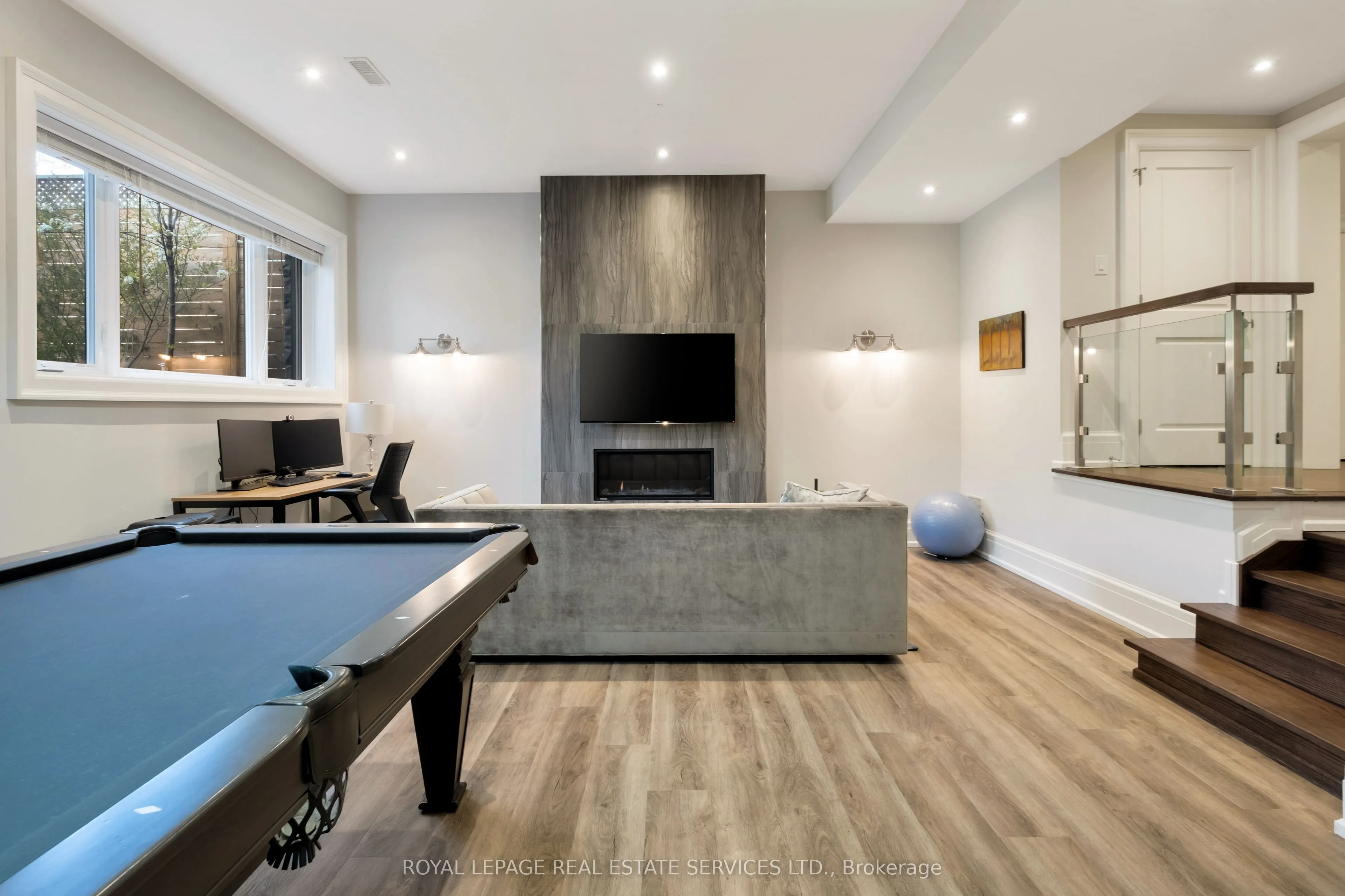 390 Walmer Road W