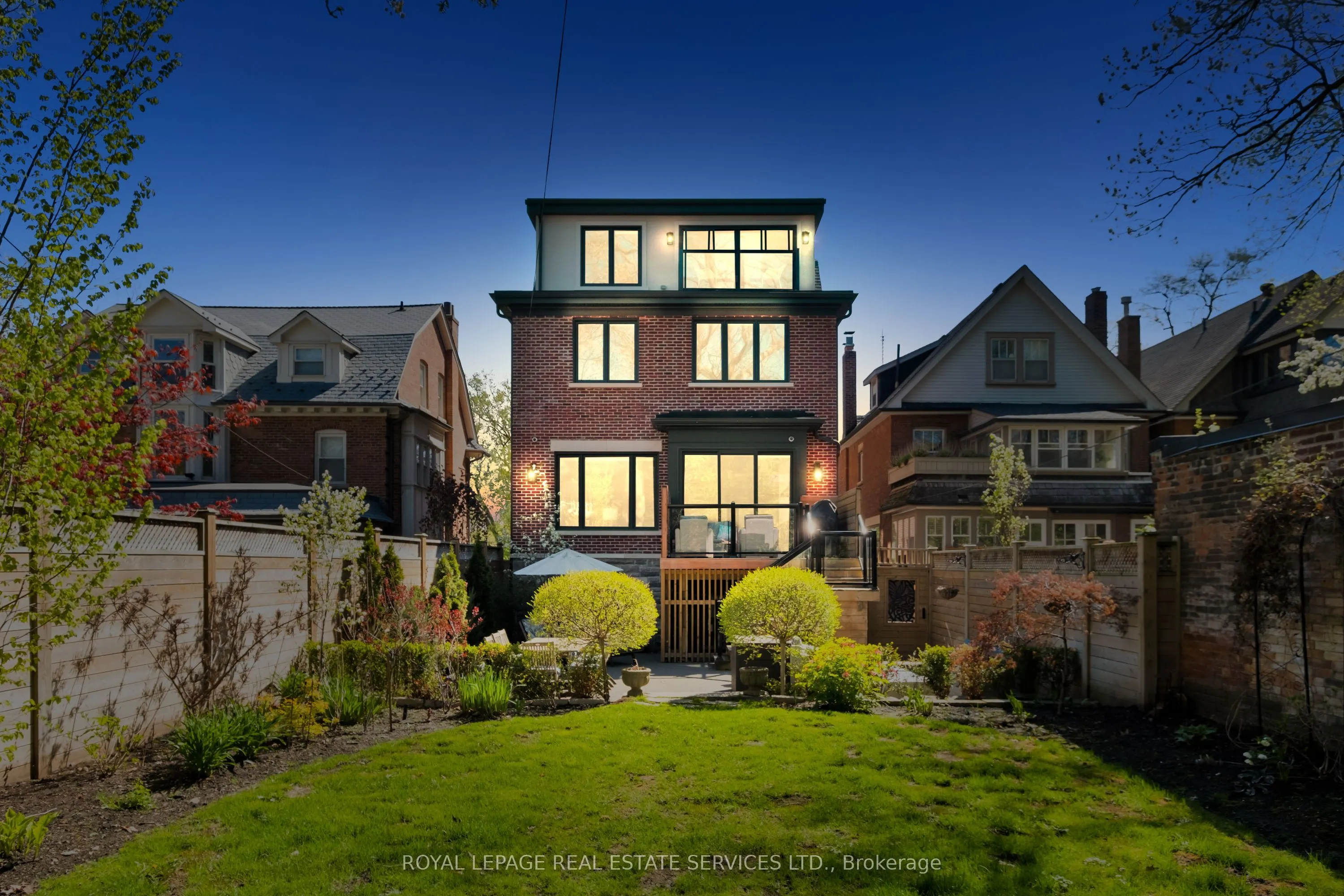 390 Walmer Road W