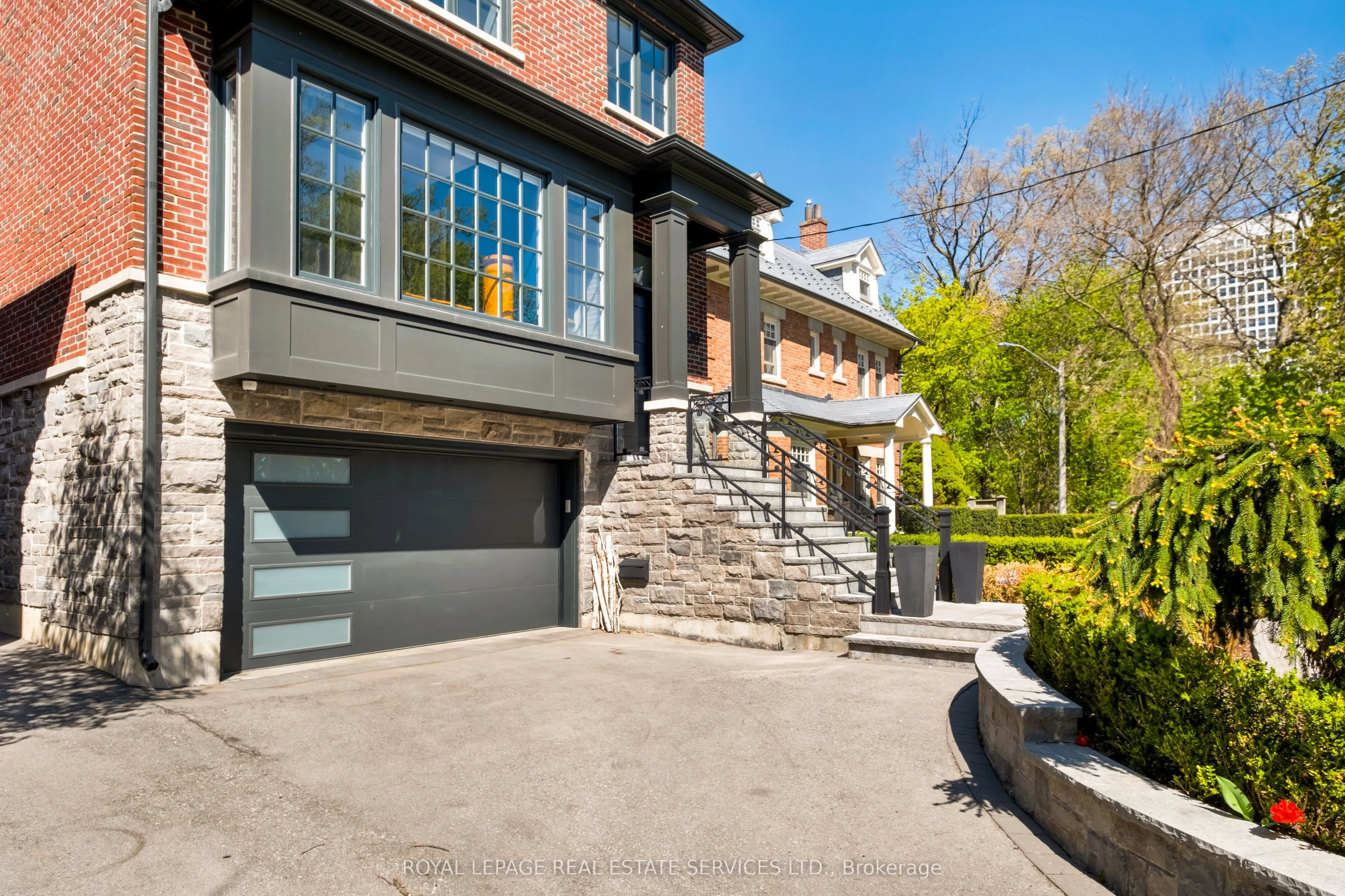390 Walmer Road W