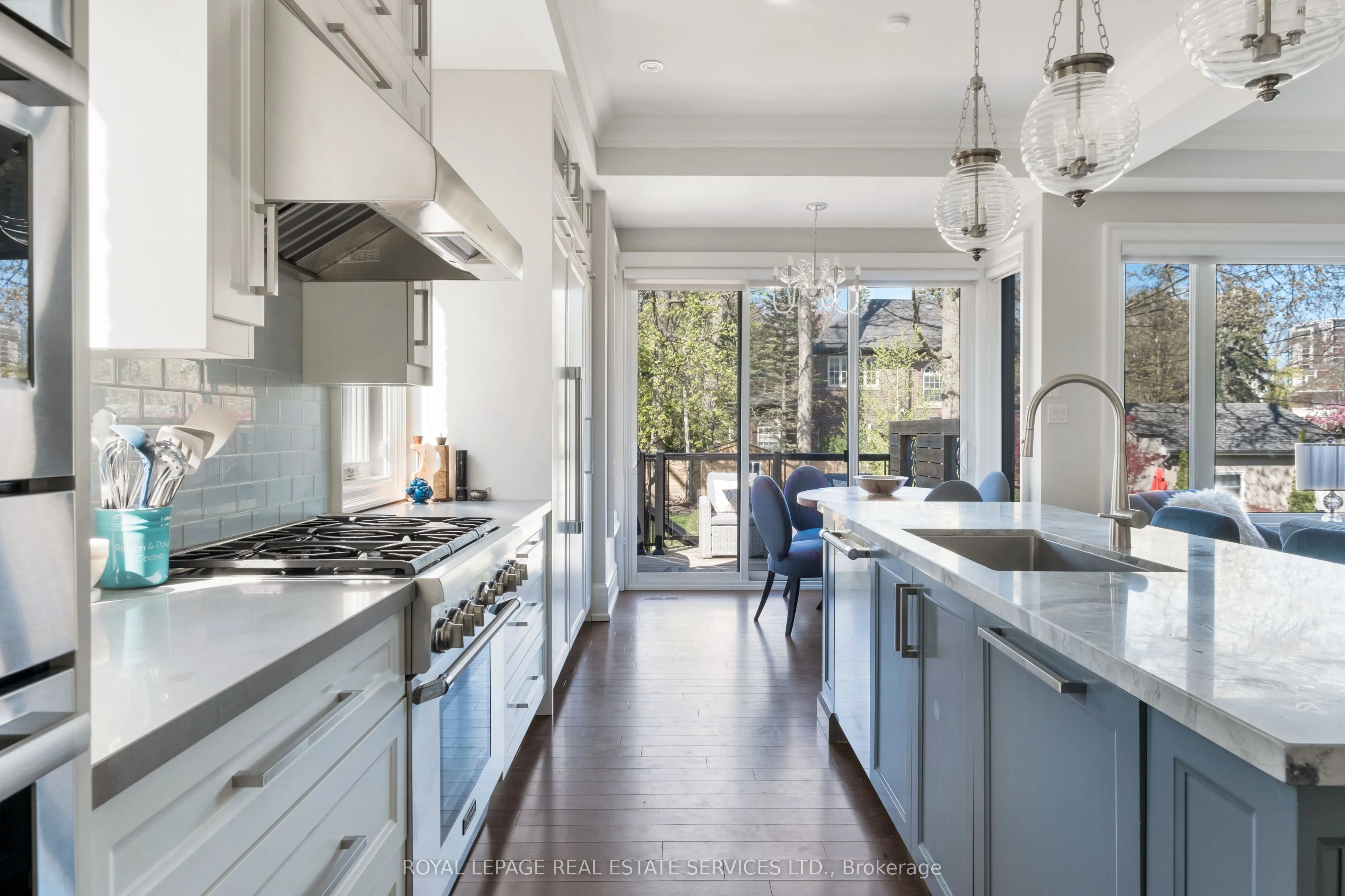 390 Walmer Road W