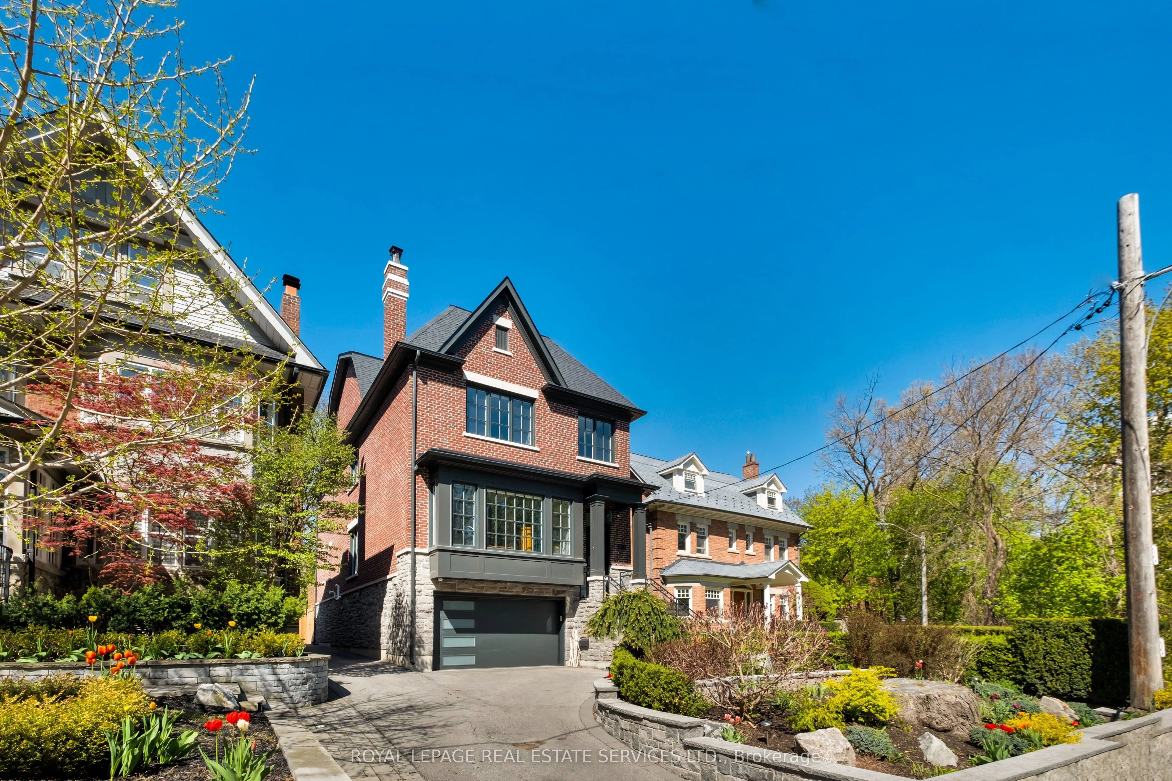 390 Walmer Road W