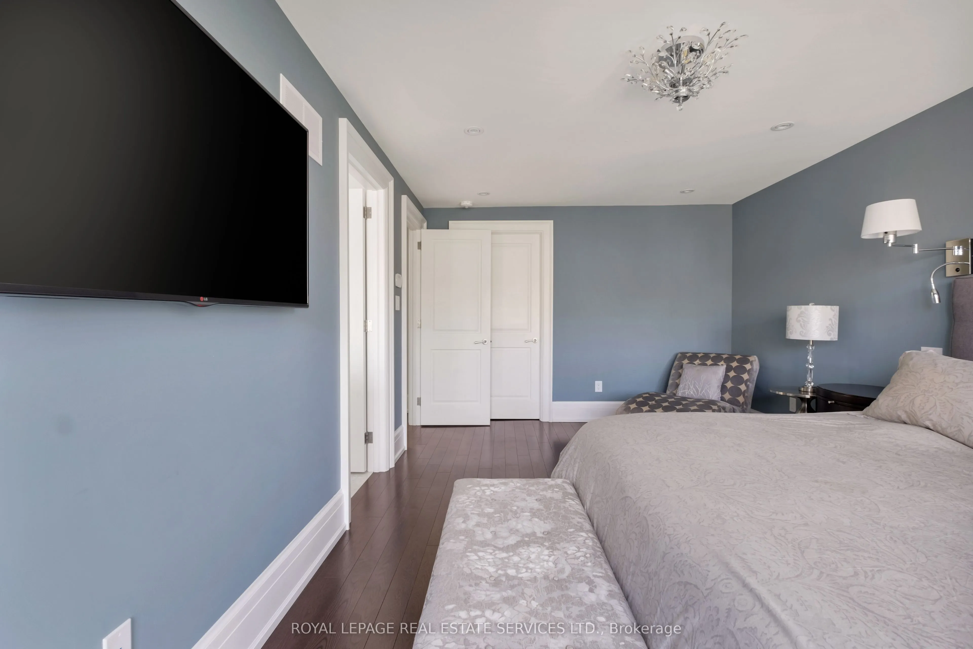 390 Walmer Road W
