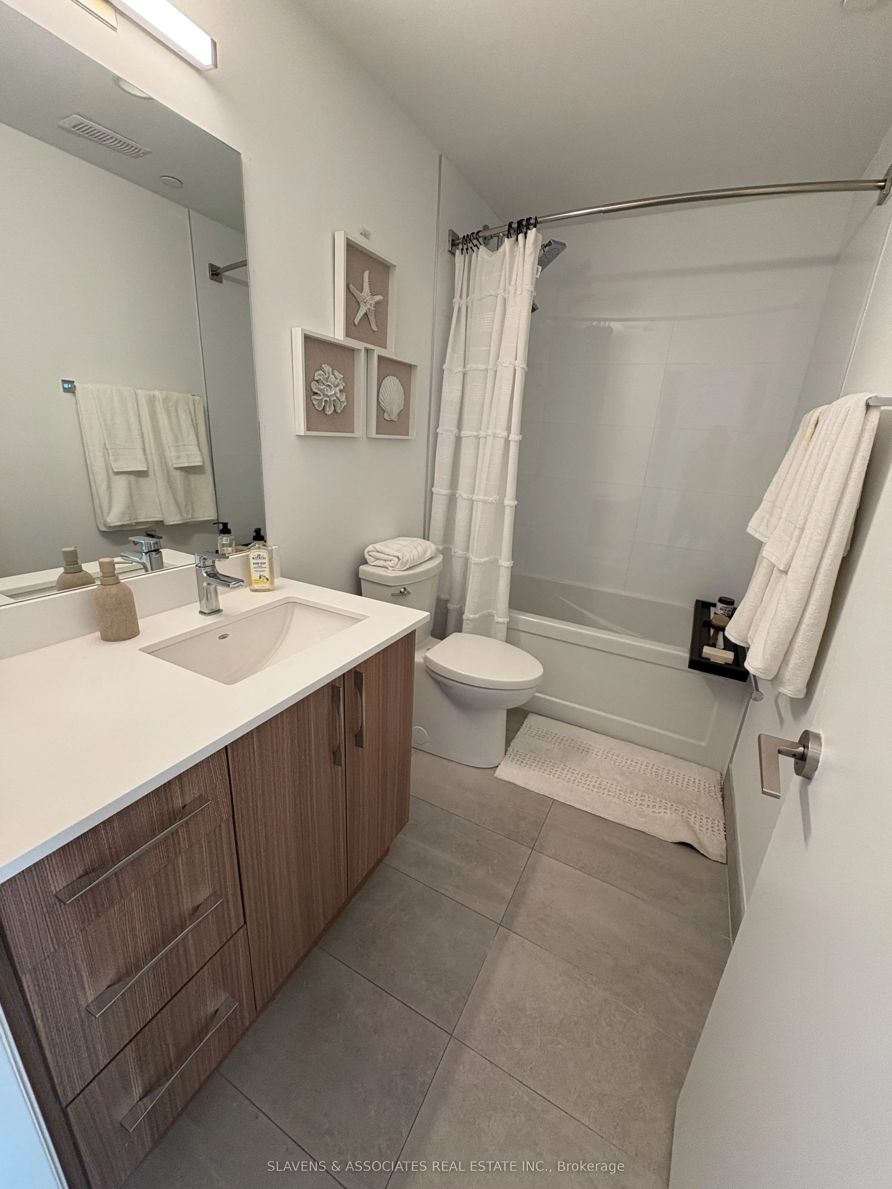 15 Brenthall Avenue, #18
