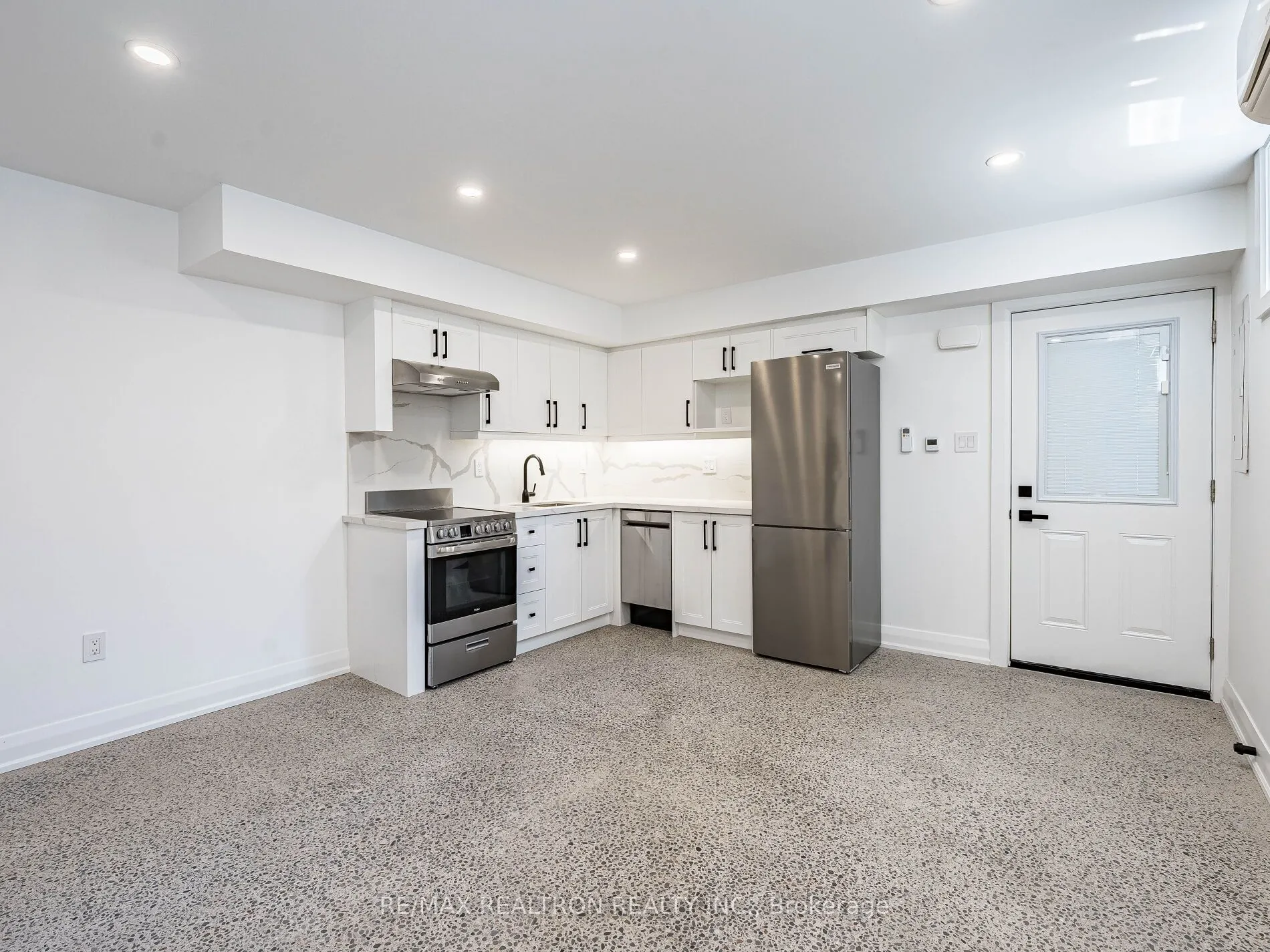 6 Greyton Crescent, #Lower