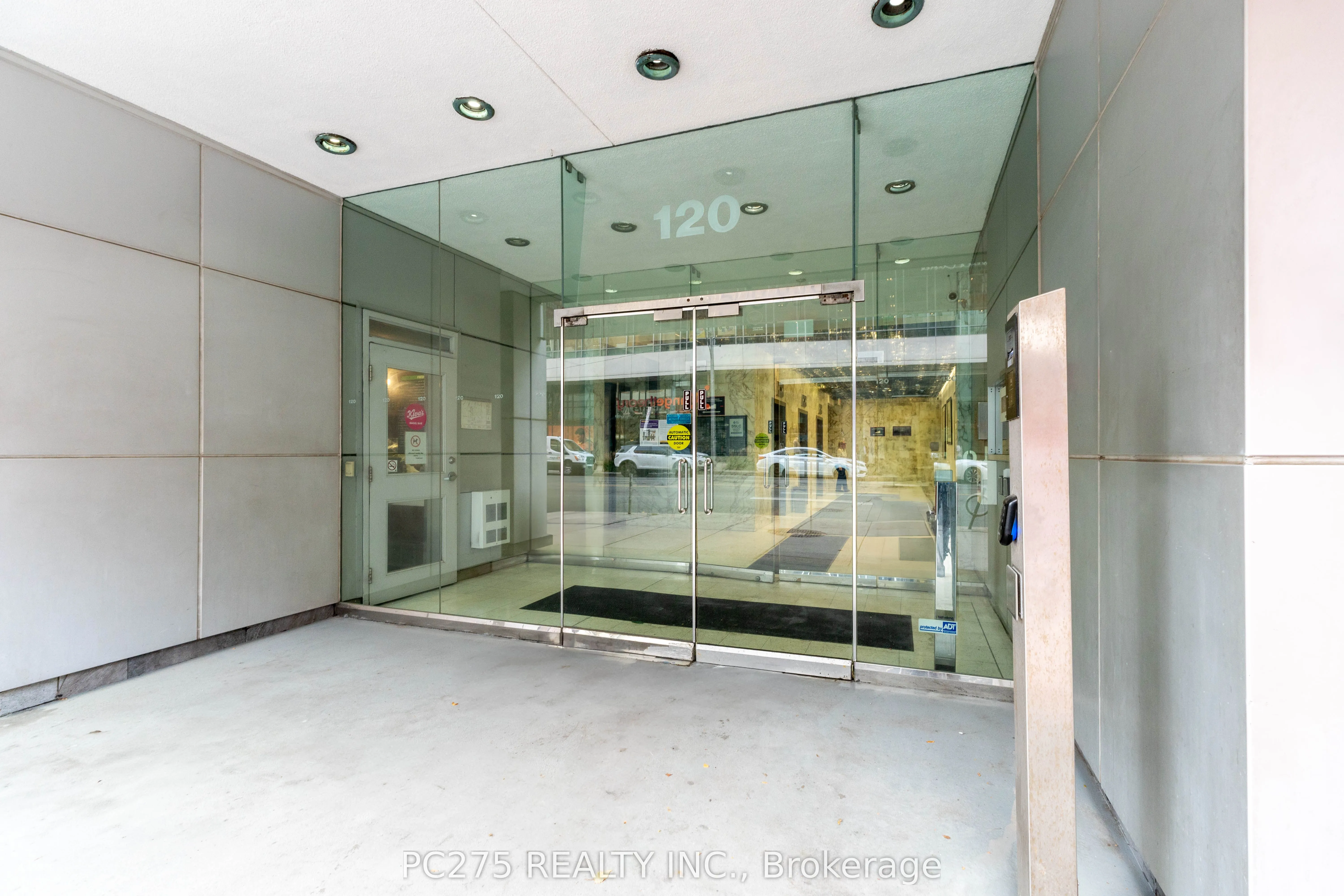 120 Eglinton Avenue E, #708