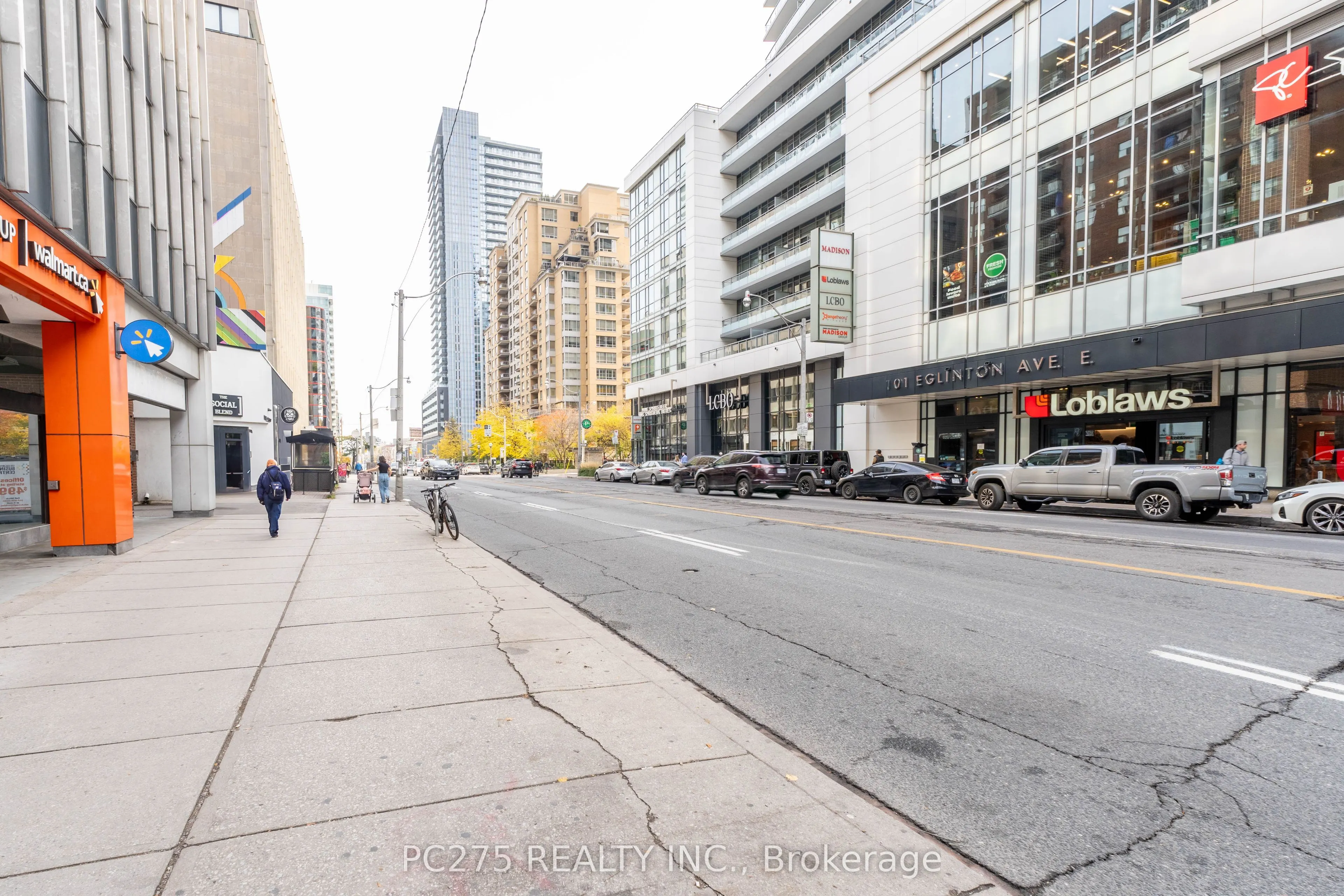120 Eglinton Avenue E, #708
