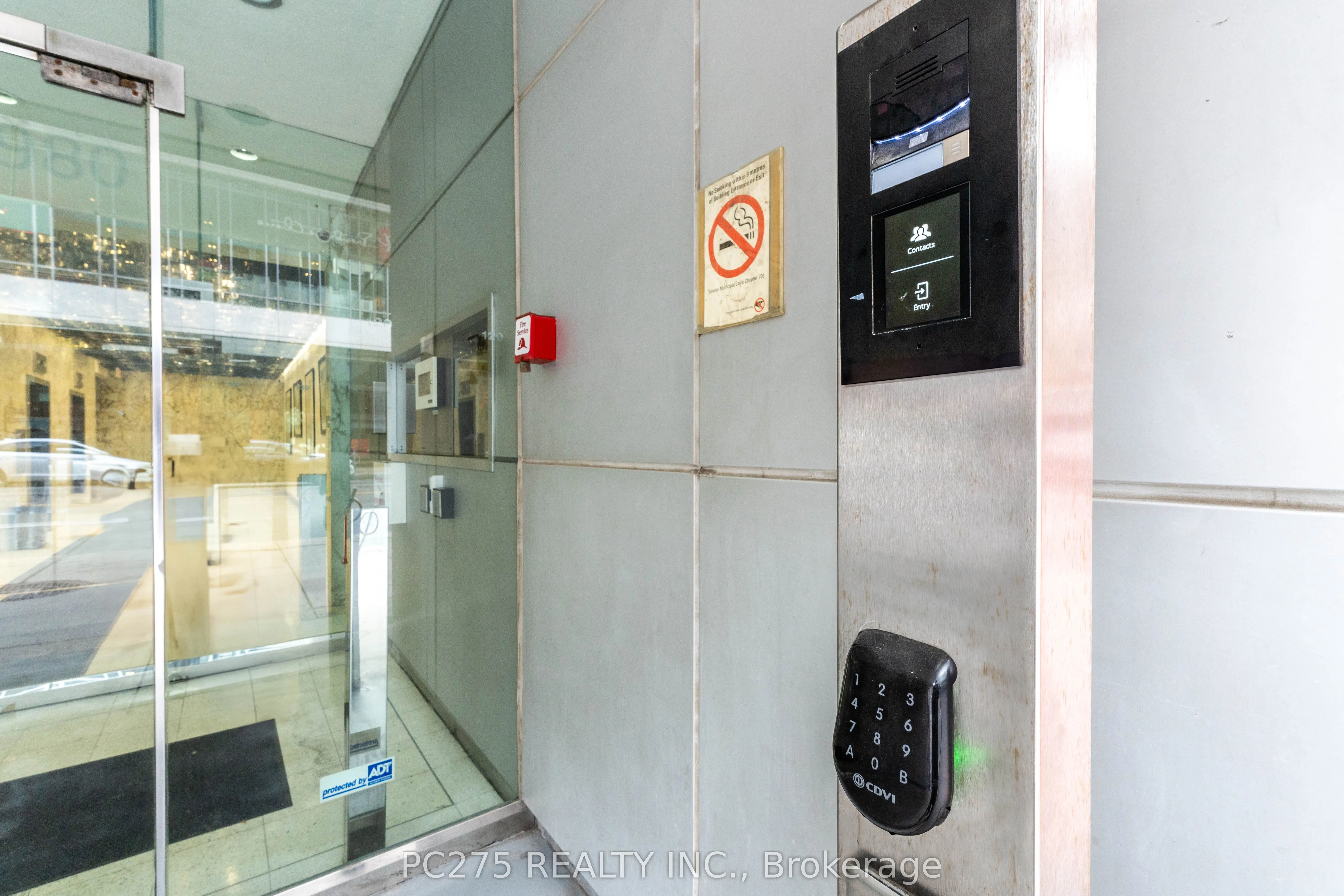 120 Eglinton Avenue E, #708