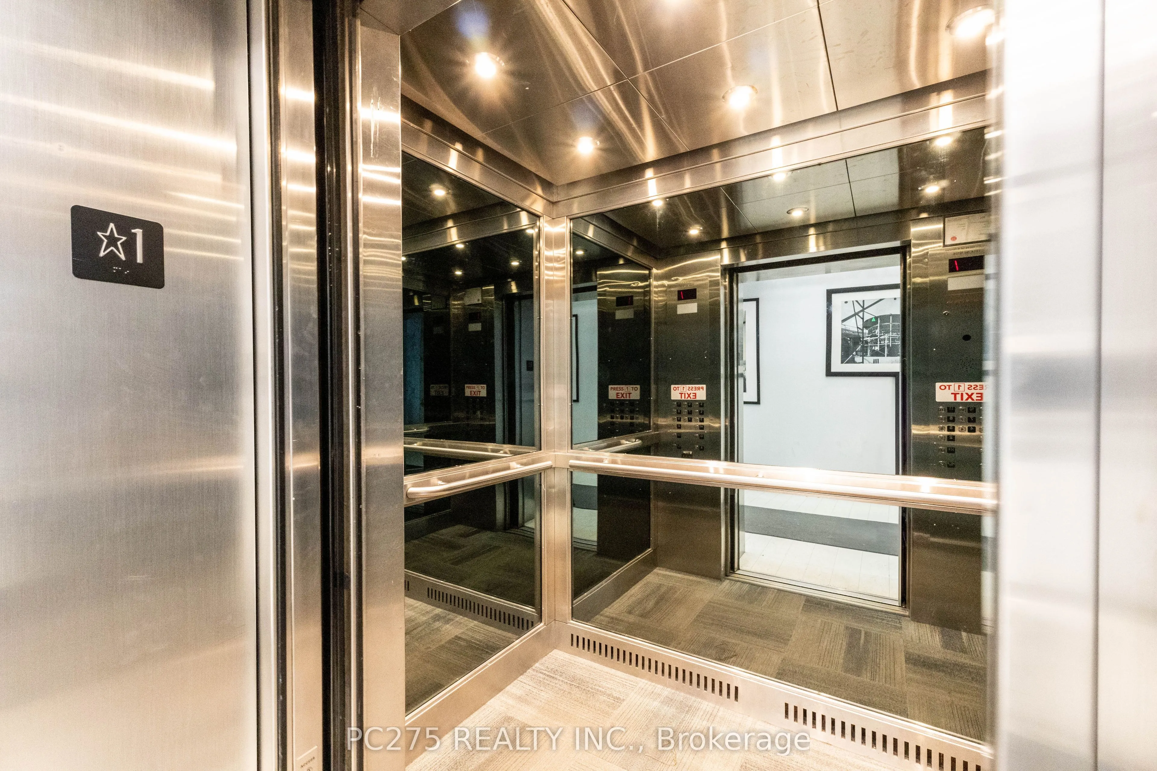 120 Eglinton Avenue E, #708