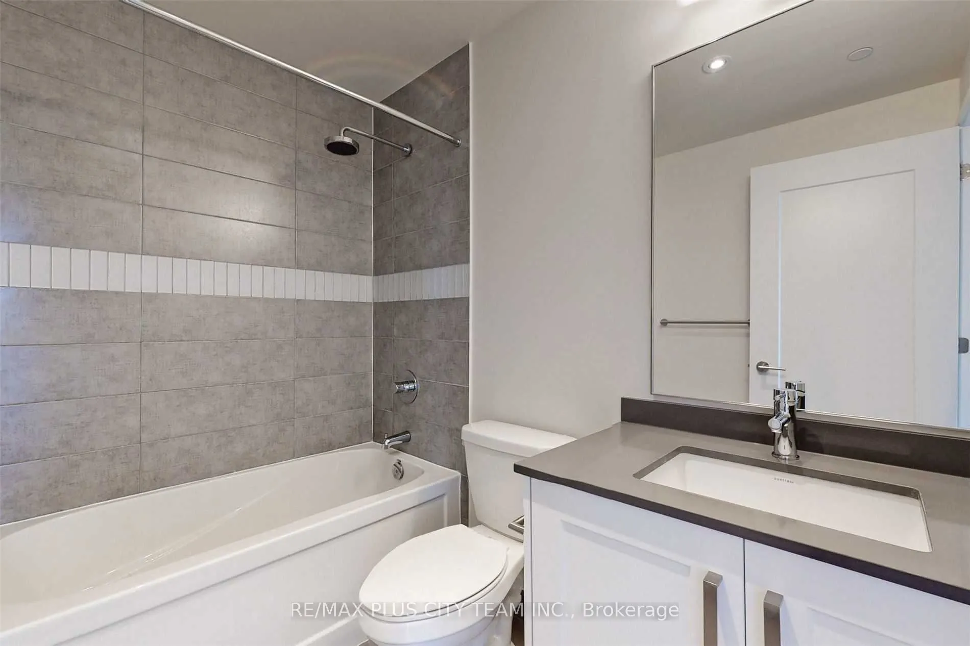 99 John Street, #3908