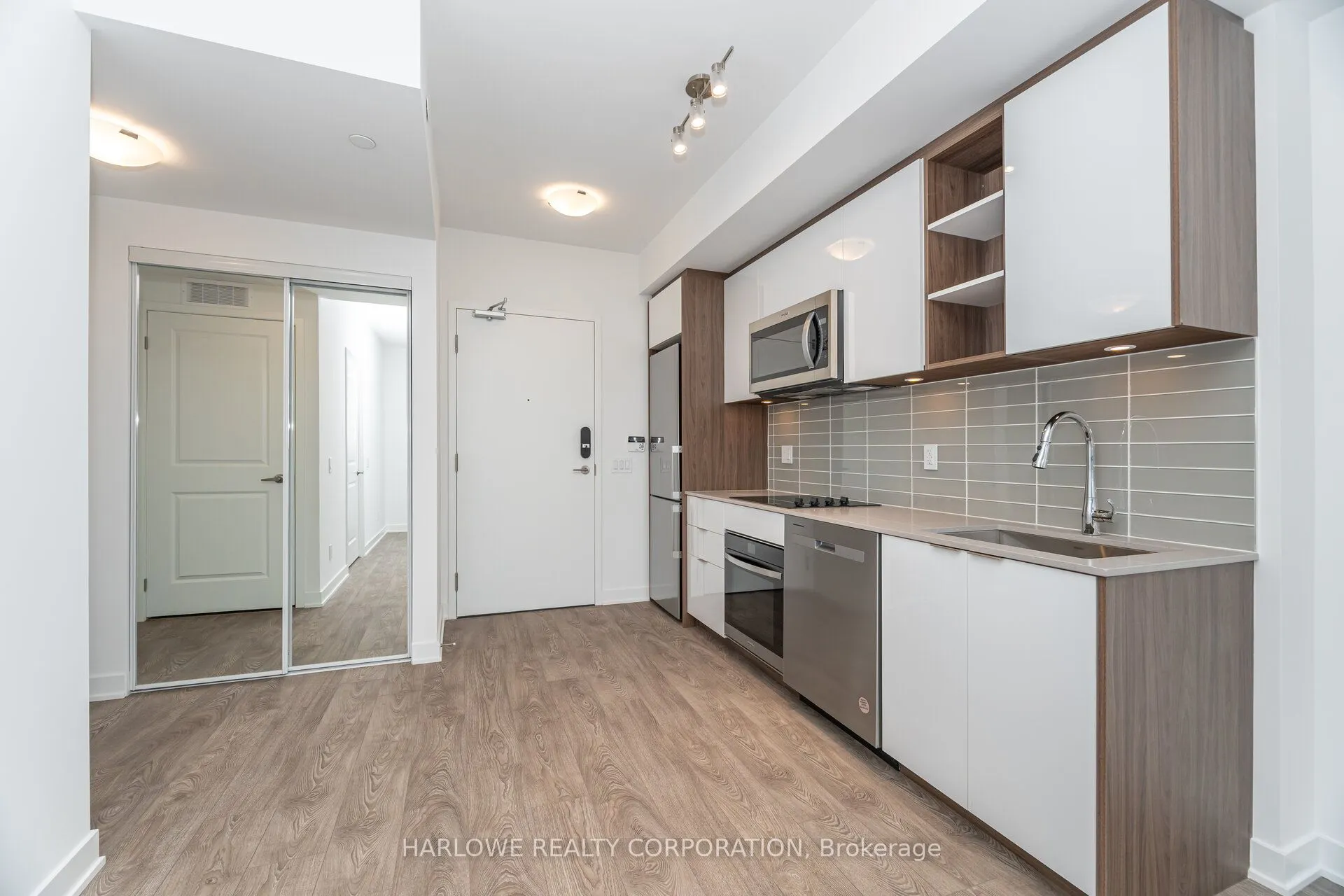 543 Richmond Street W, #715