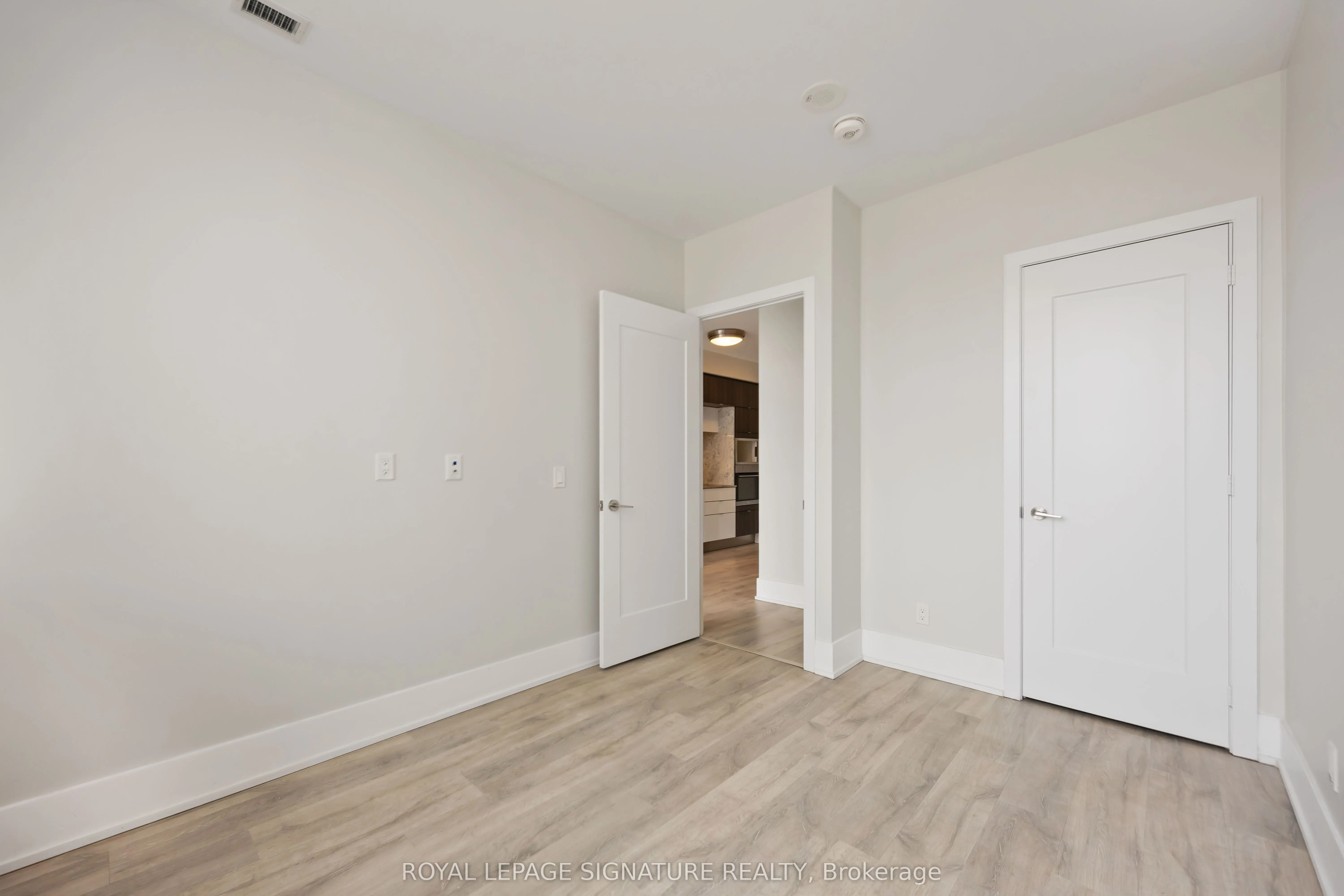 1 Edgewater Drive, #G PH 29