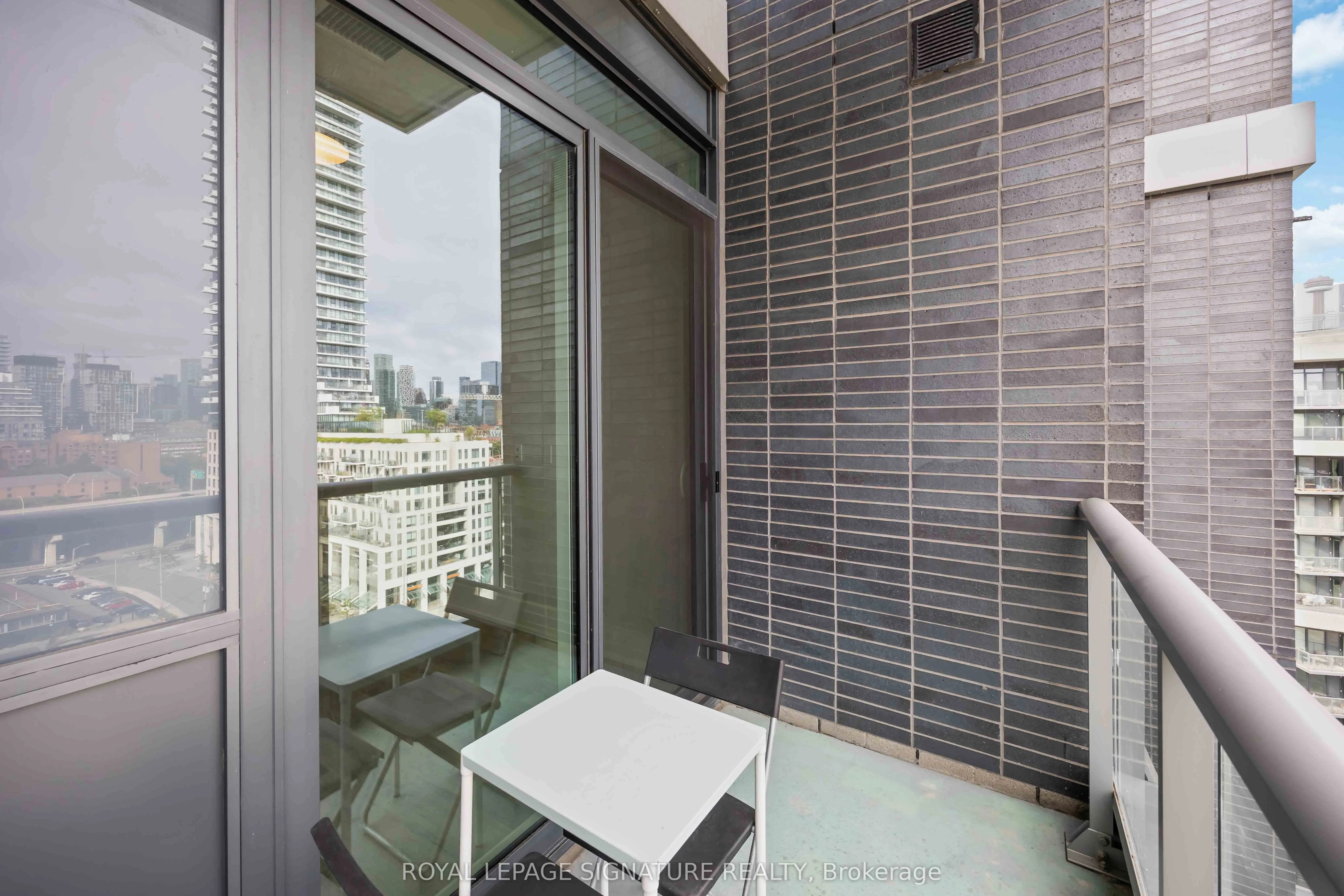 1 Edgewater Drive, #G PH 29