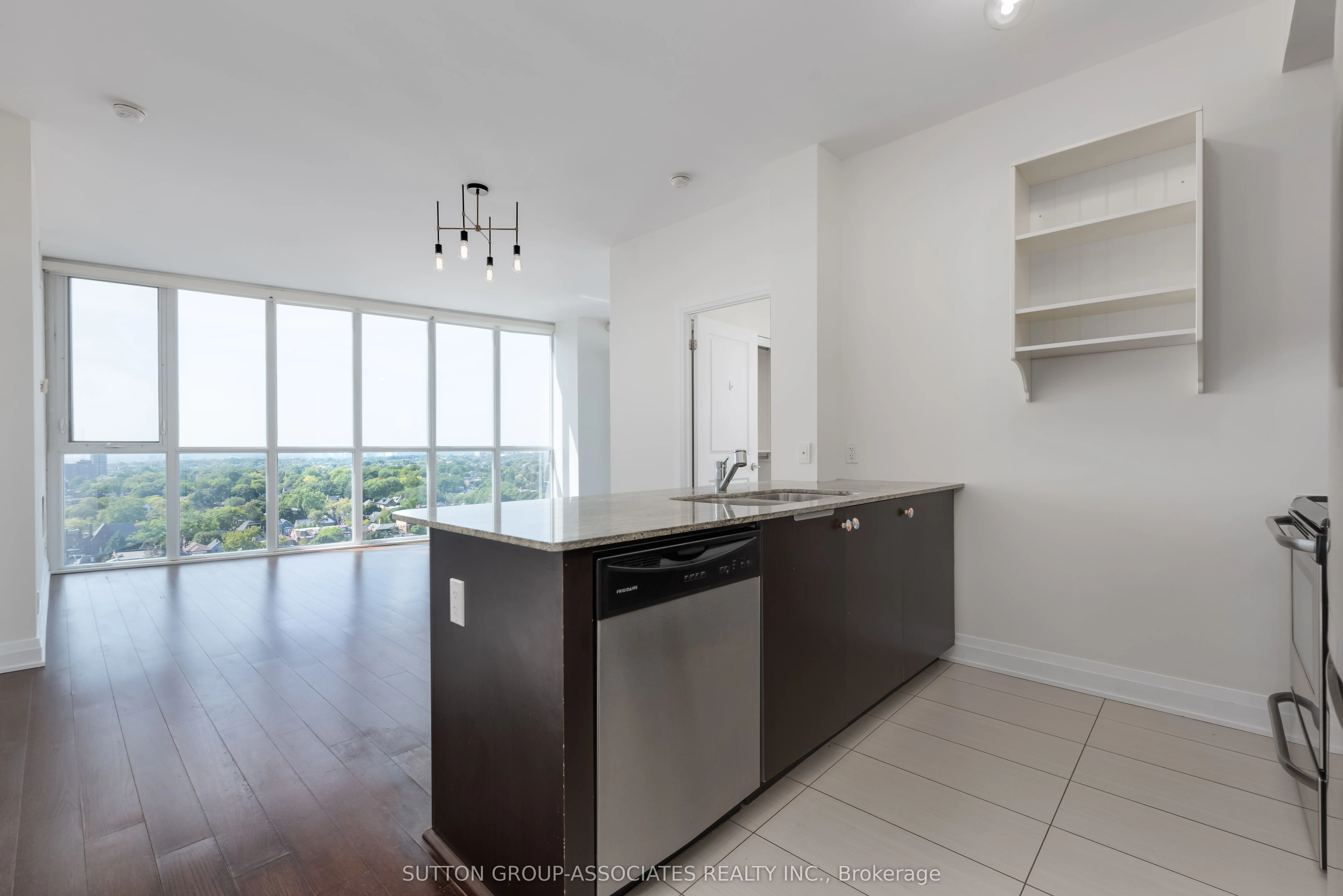 530 St. Clair Avenue W, #1502