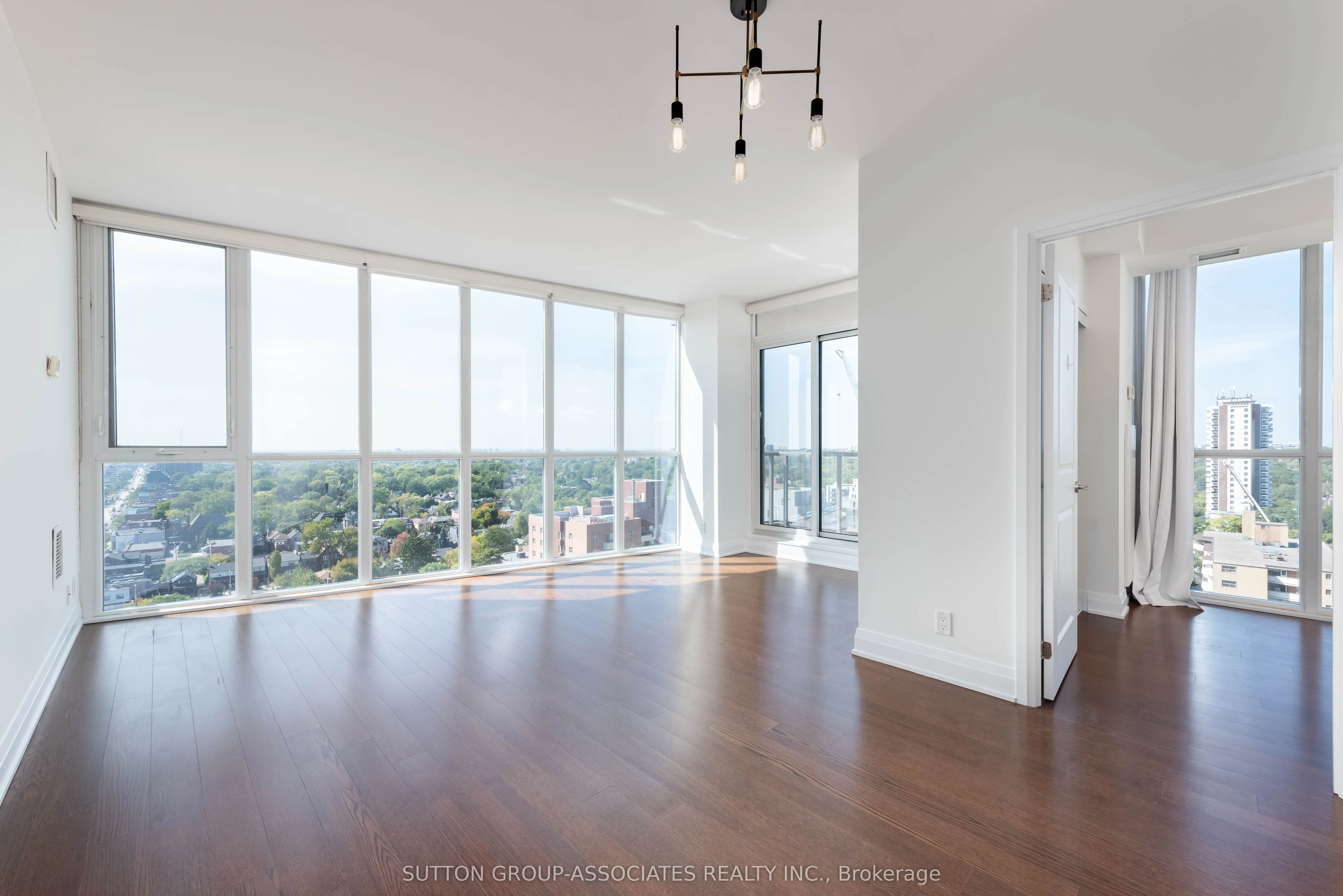 530 St. Clair Avenue W, #1502