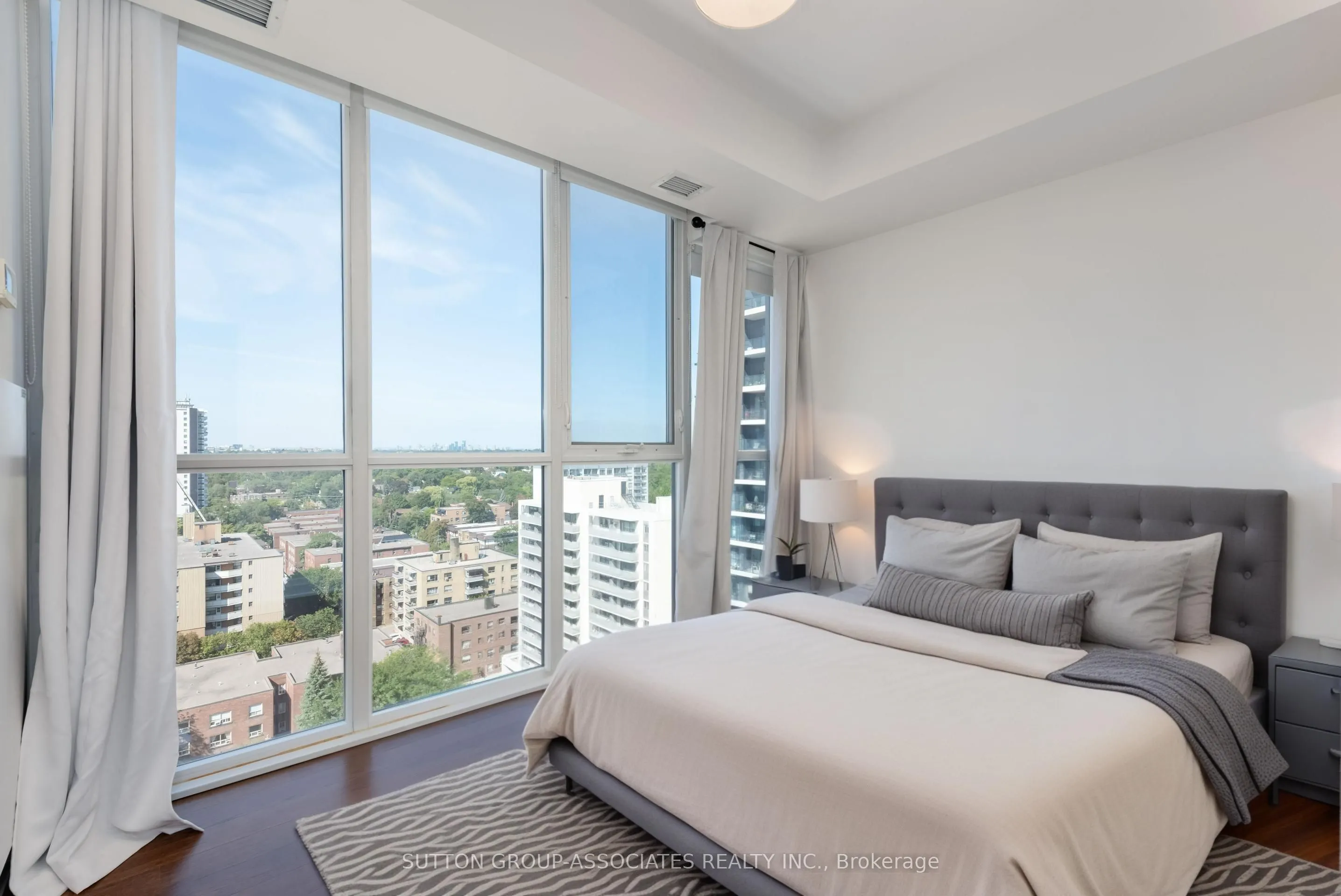 530 St. Clair Avenue W, #1502
