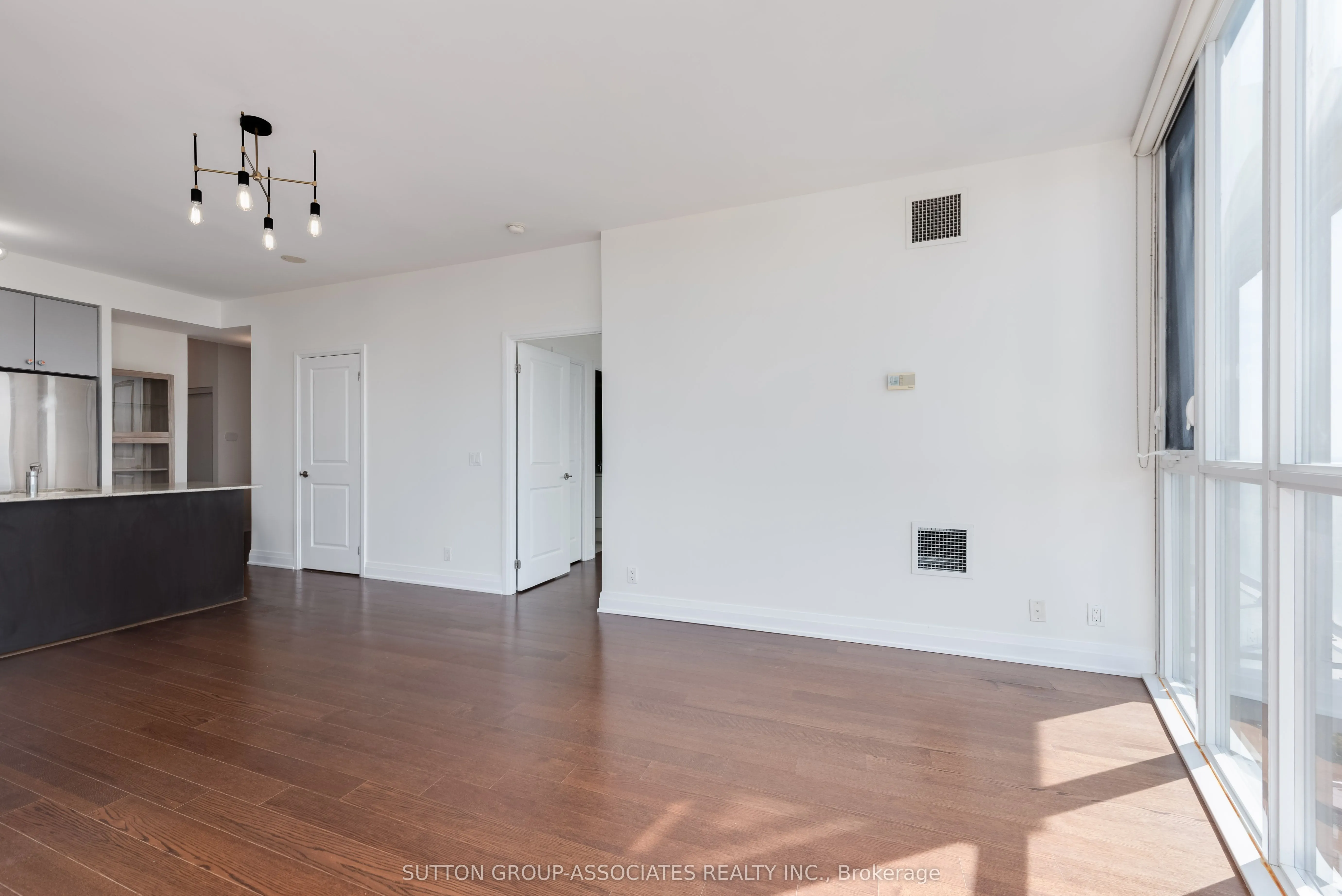 530 St. Clair Avenue W, #1502