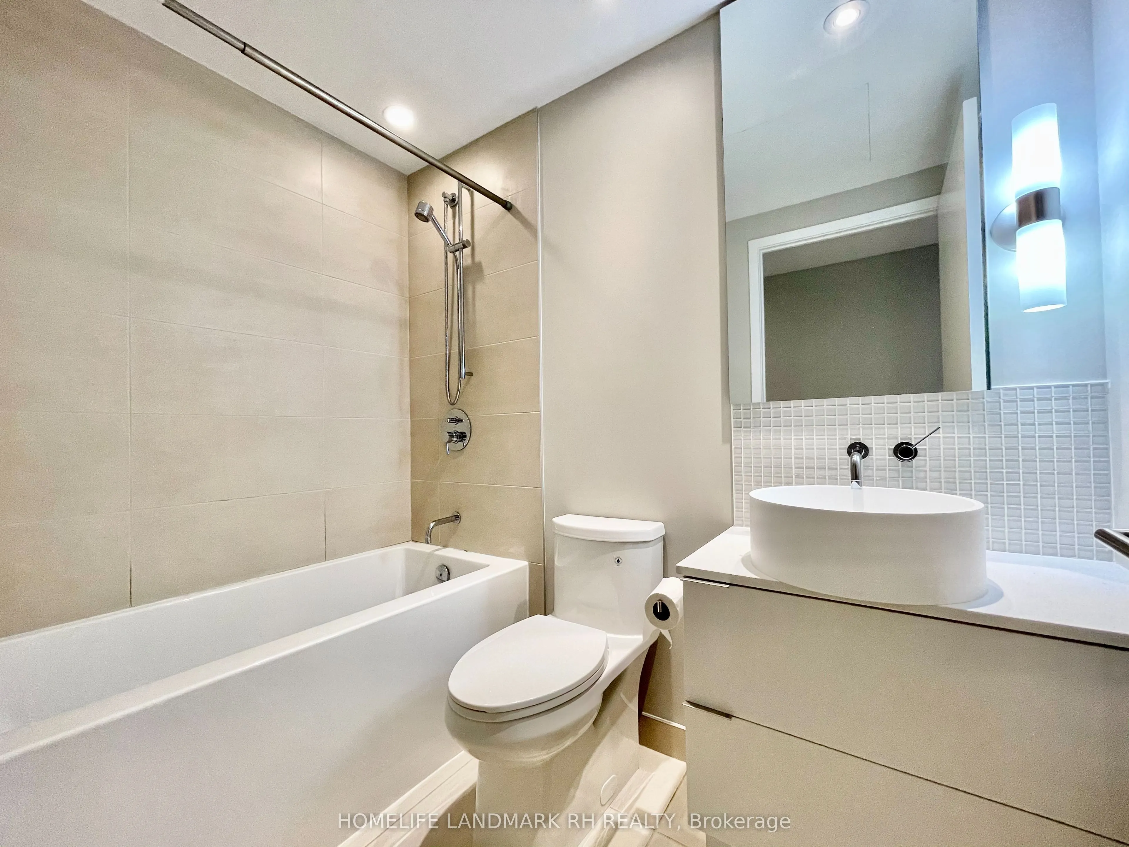 185 Roehampton Avenue, #1005