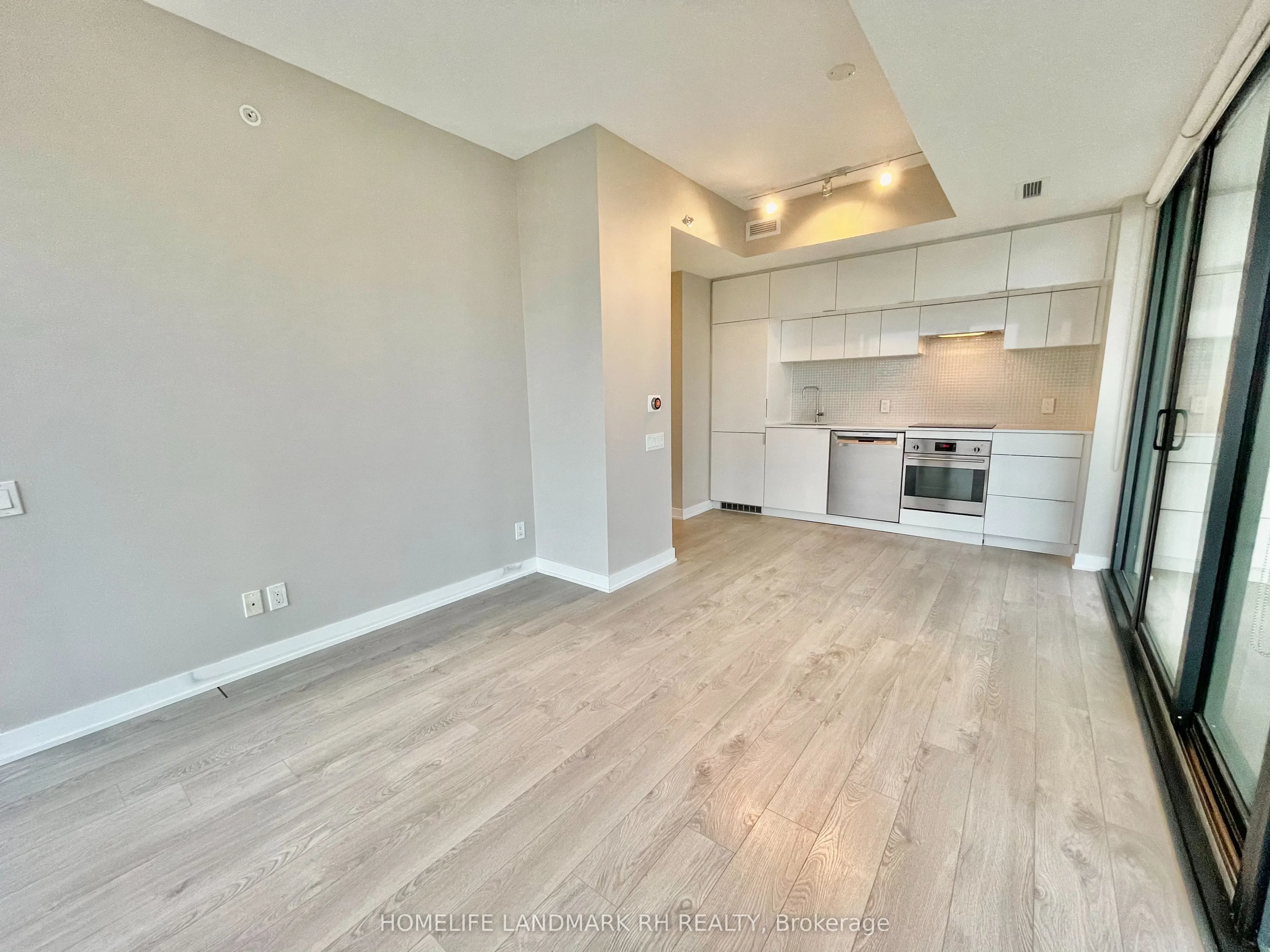 185 Roehampton Avenue, #1005
