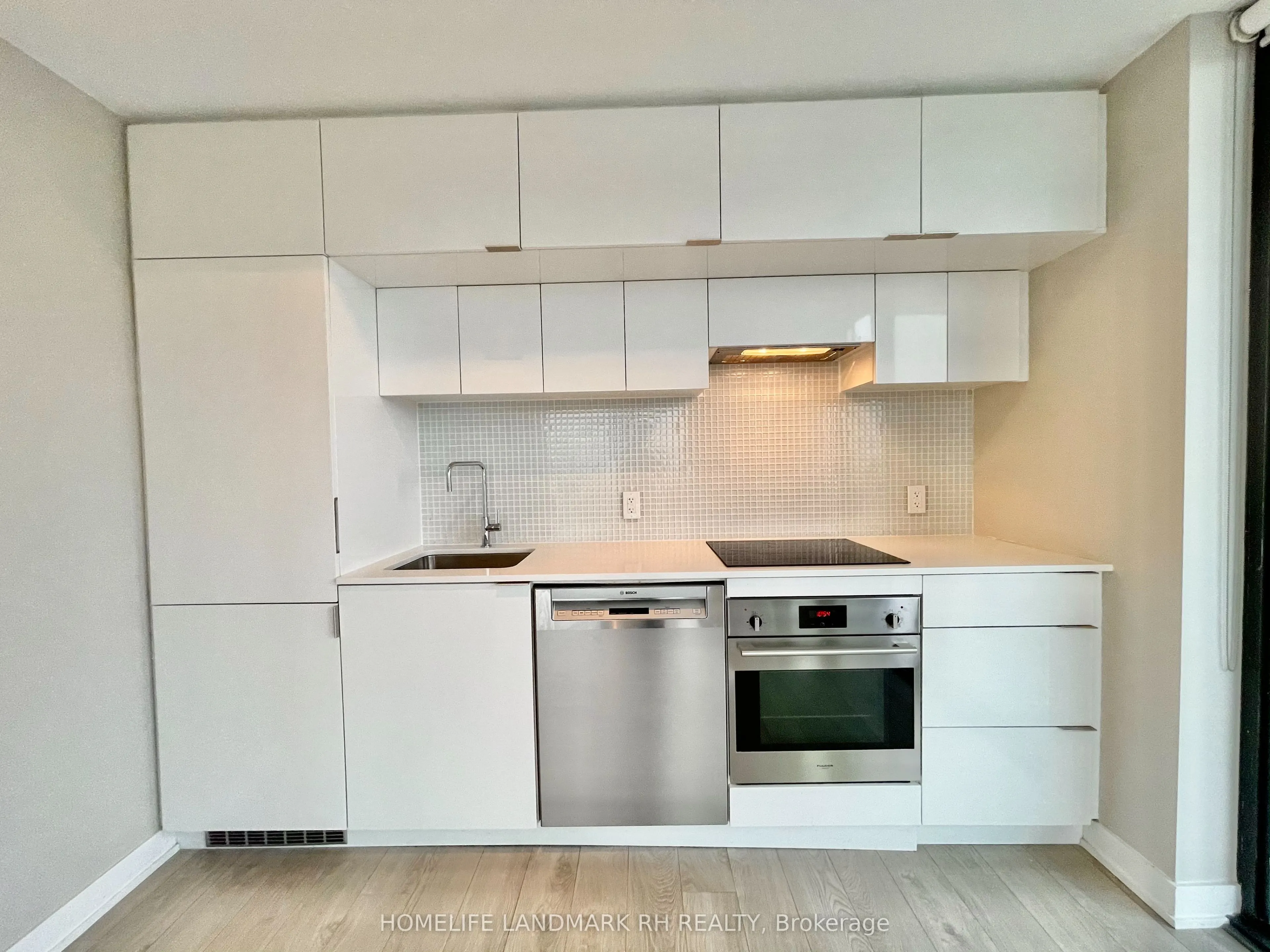 185 Roehampton Avenue, #1005