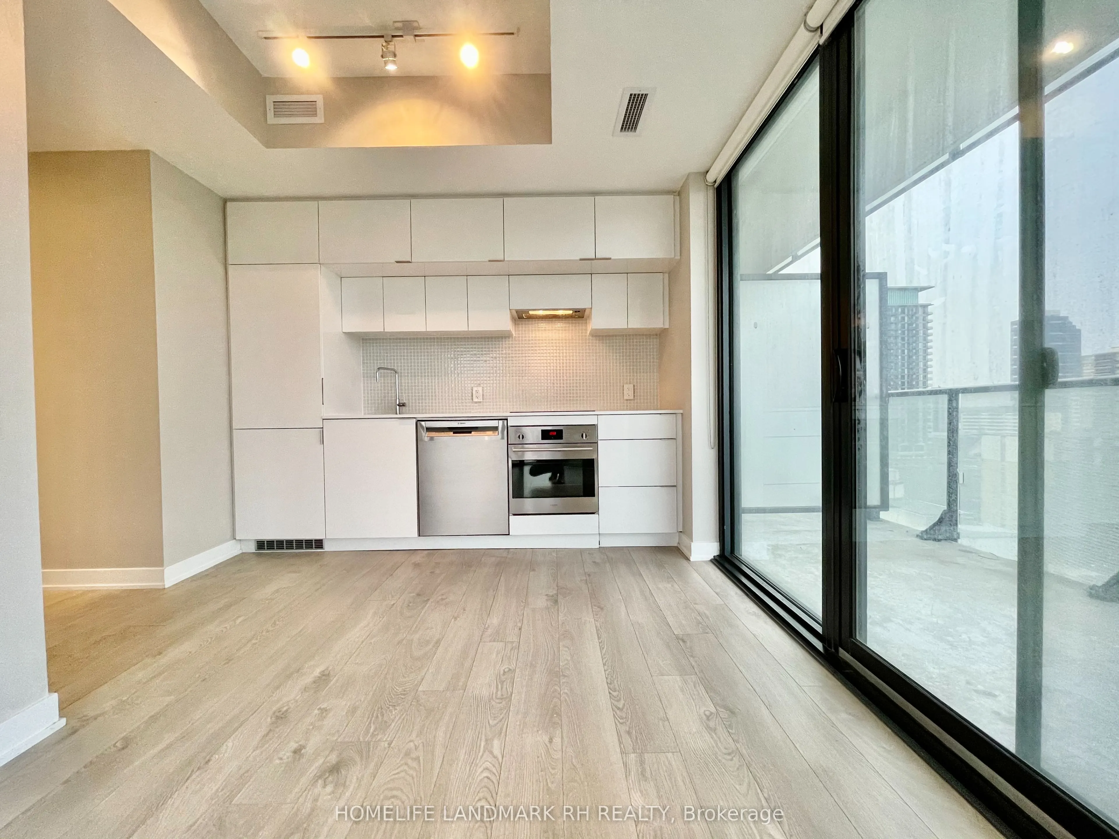 185 Roehampton Avenue, #1005