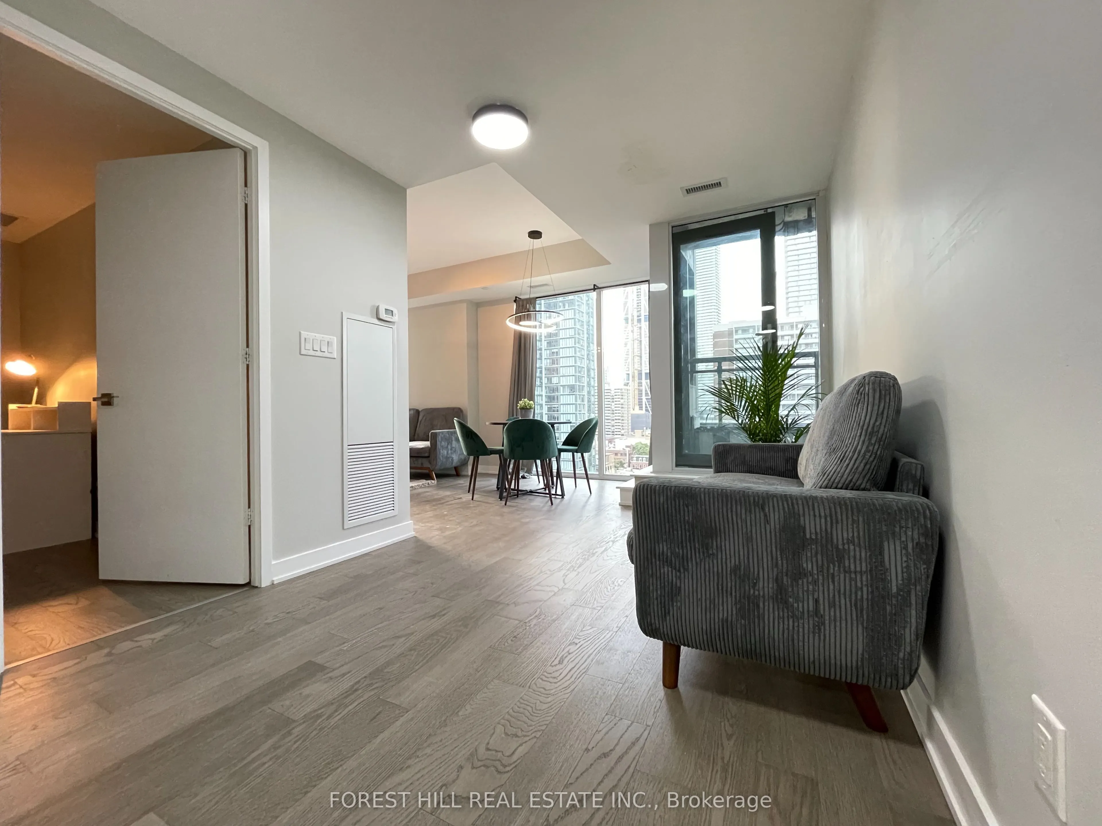 17 Dundonald Street, #1202