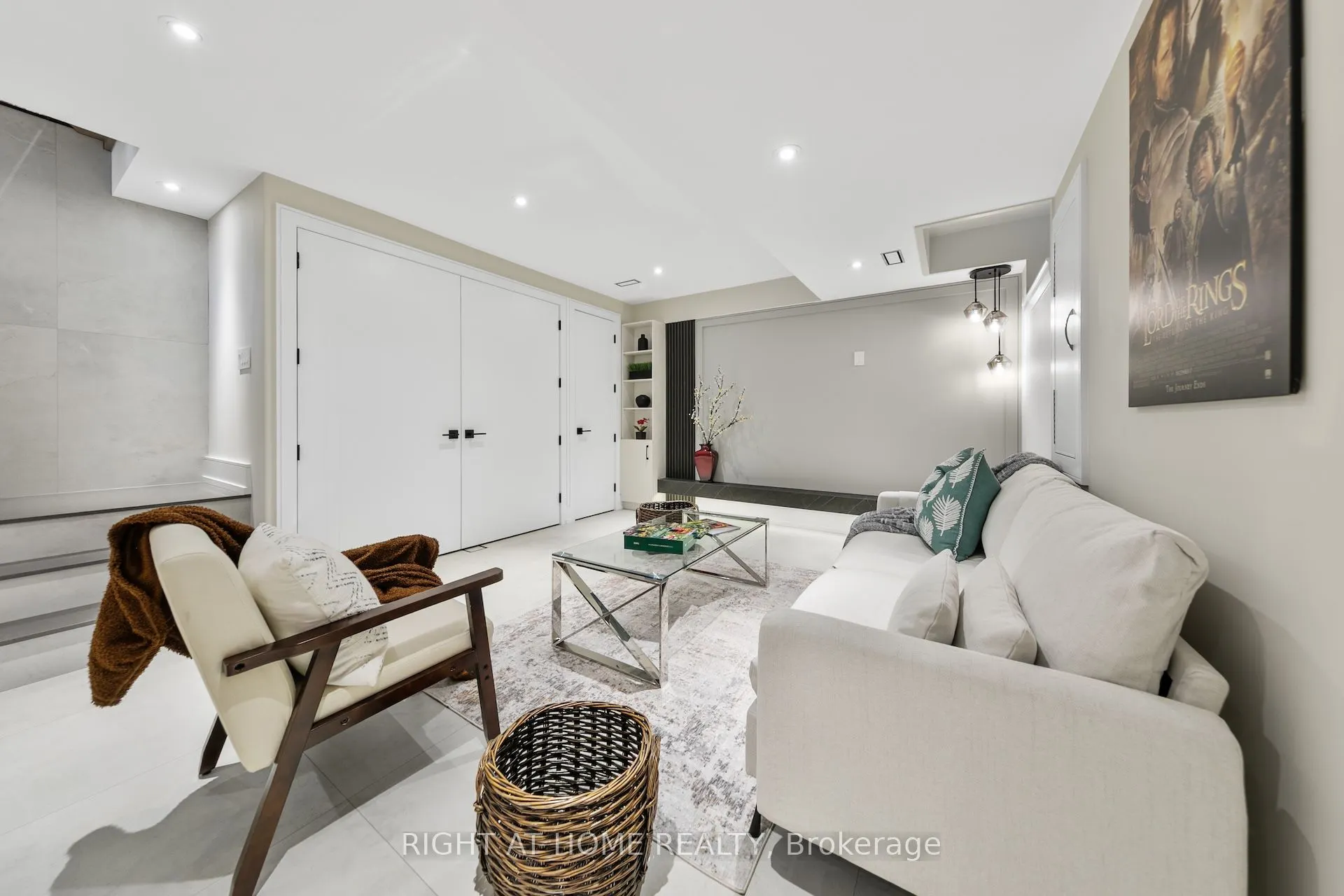 35 Woburn Avenue W