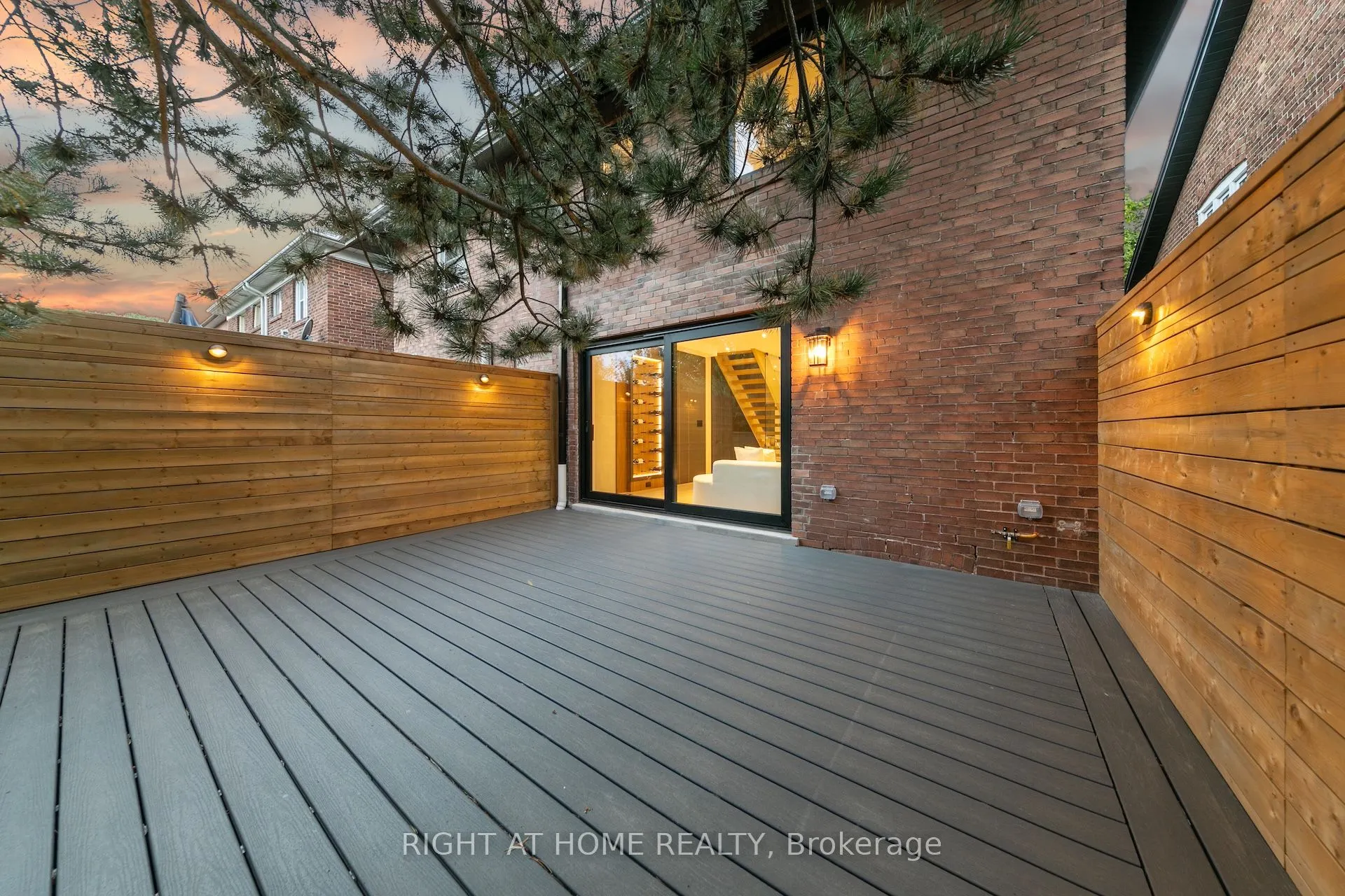 35 Woburn Avenue W