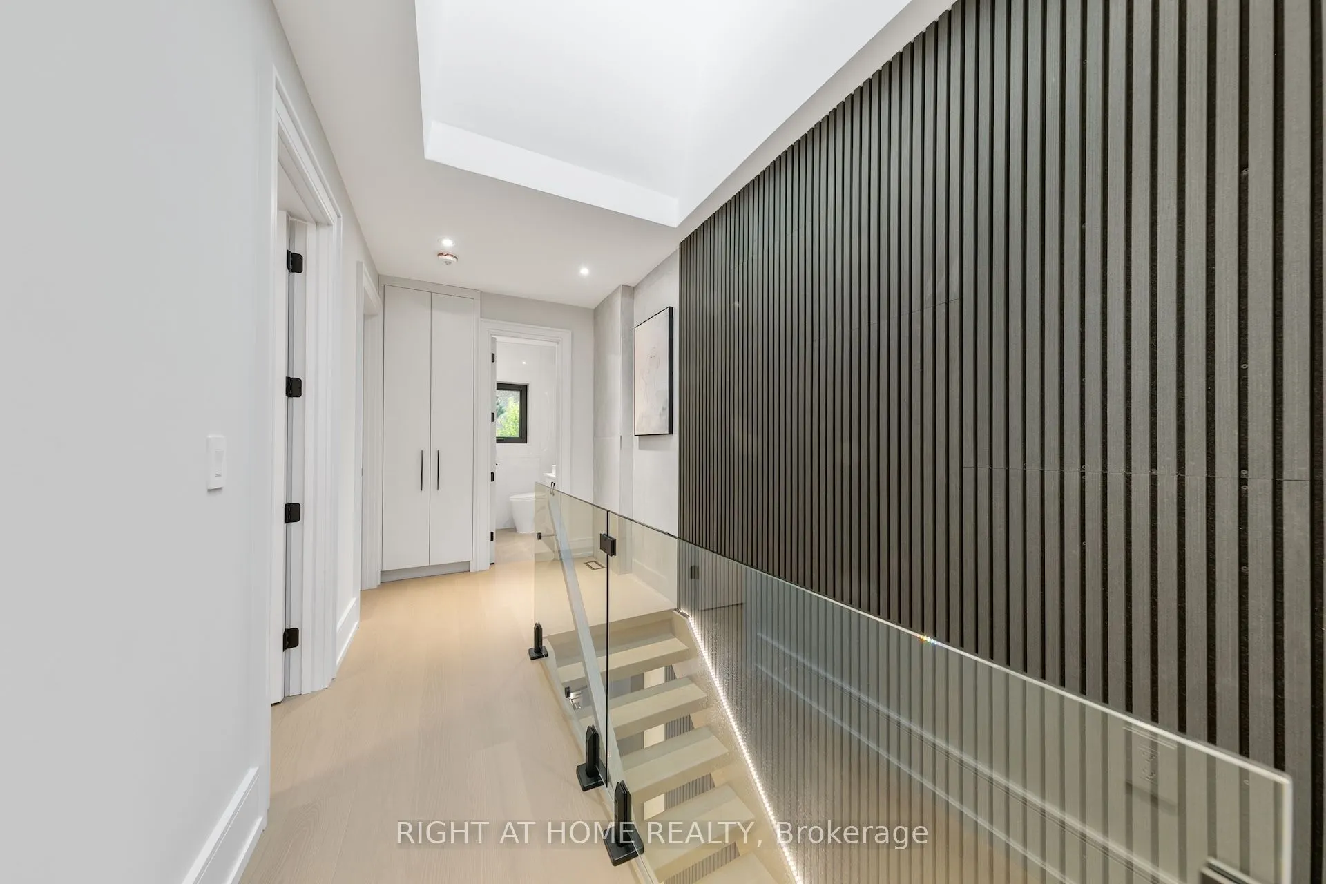 35 Woburn Avenue W