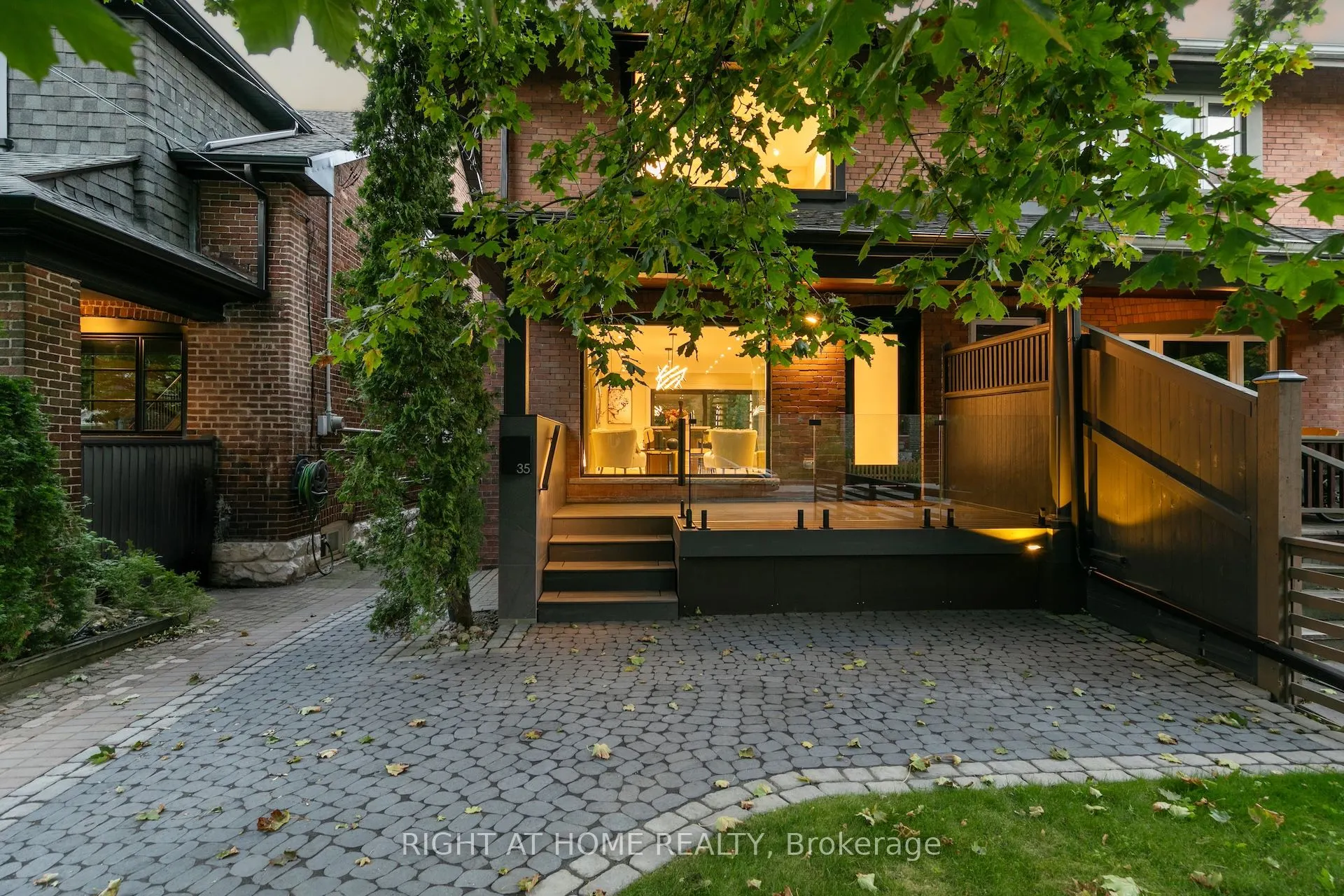 35 Woburn Avenue W