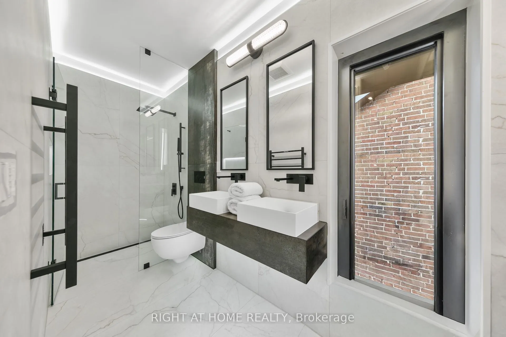 35 Woburn Avenue W