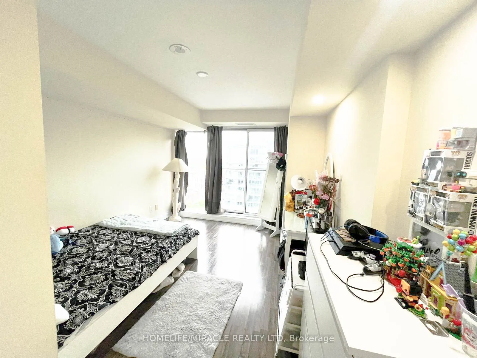 565 Wilson Avenue, #1301