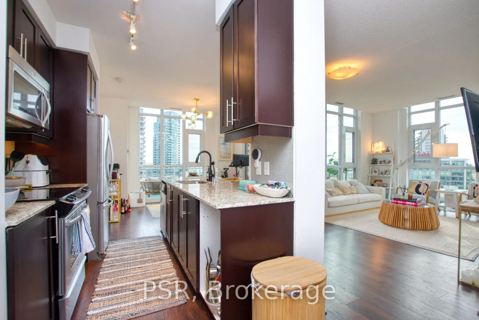 35 Bastion Street, #2007