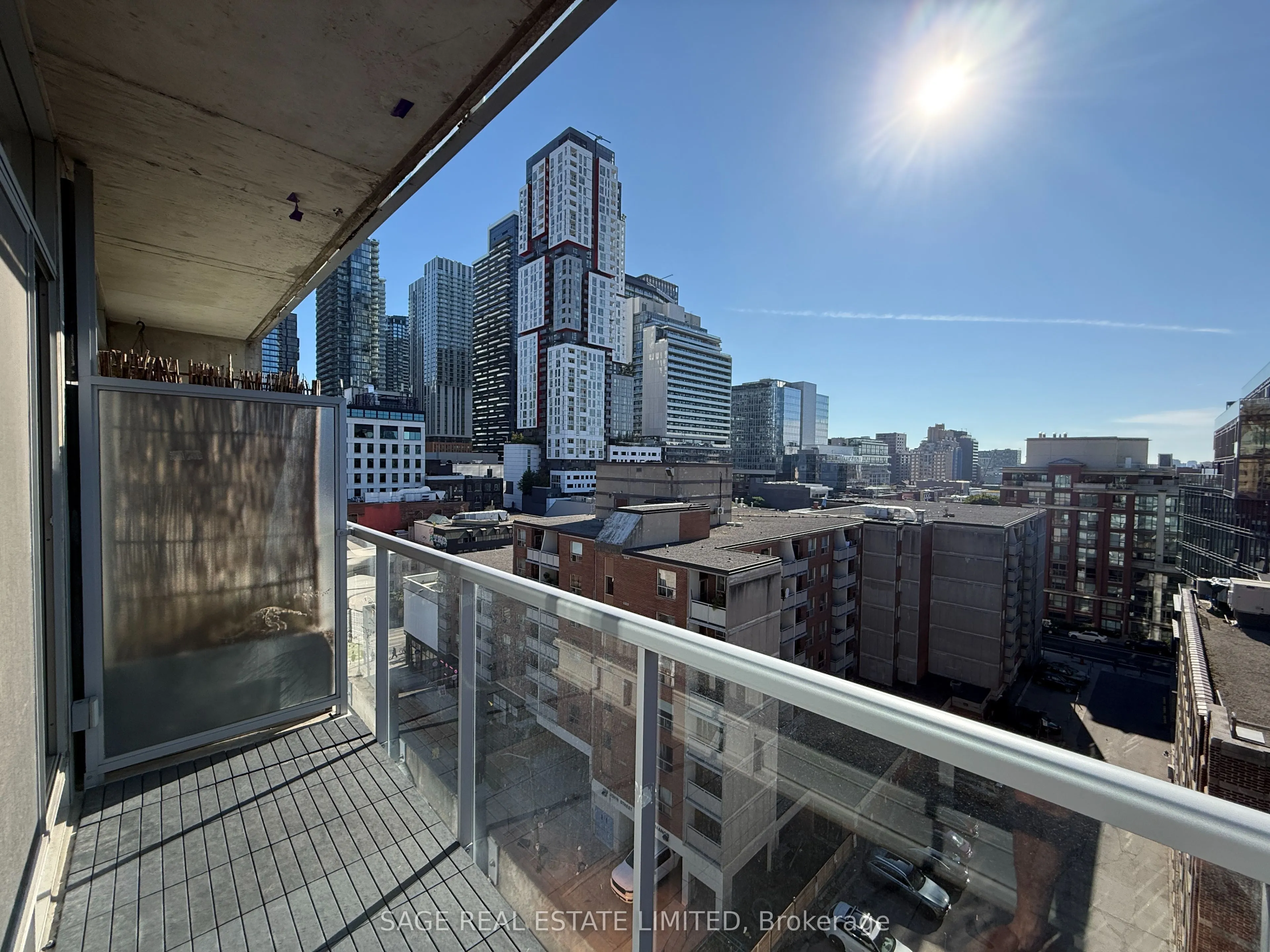 169 John Street, #904