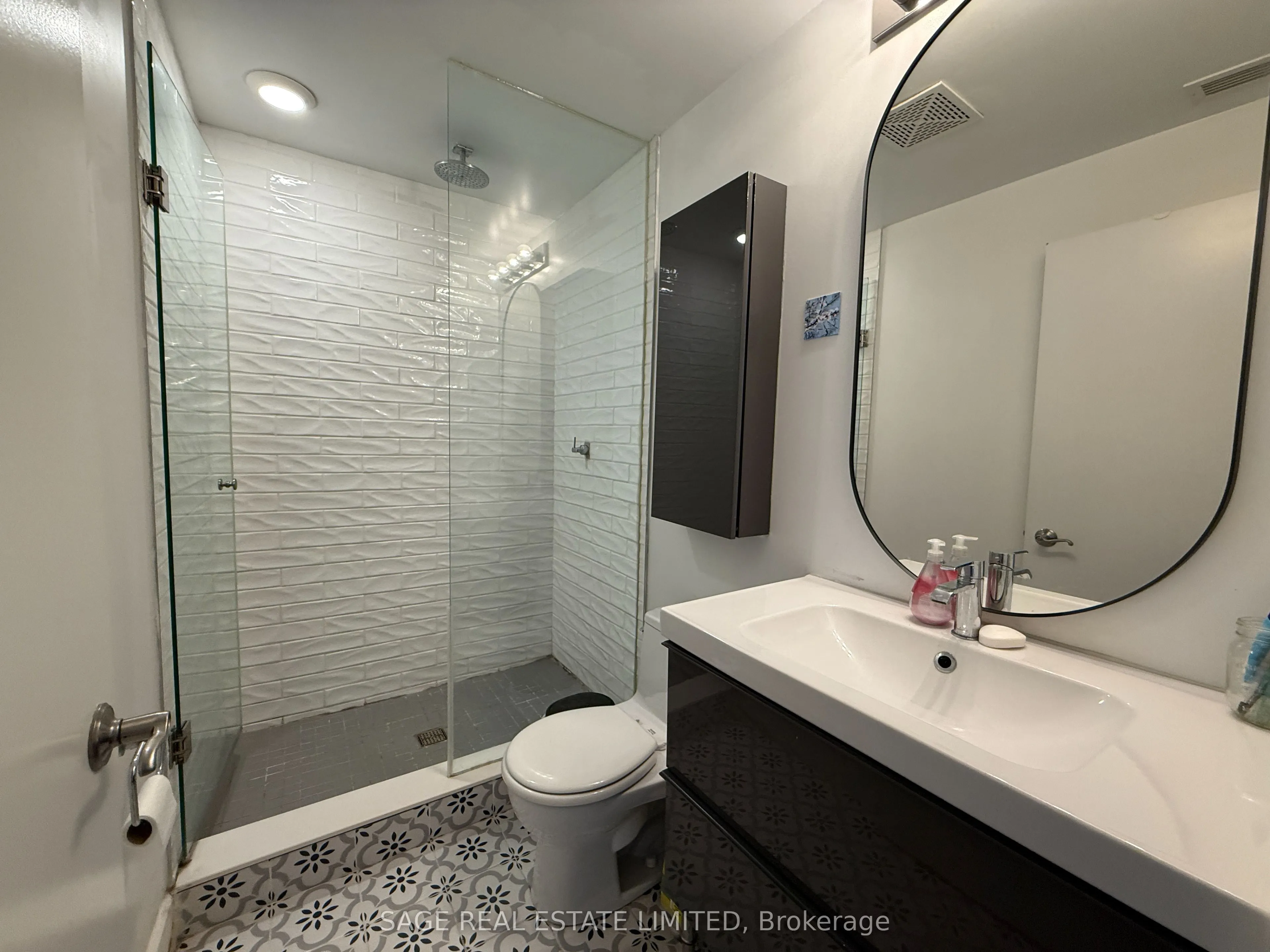 169 John Street, #904