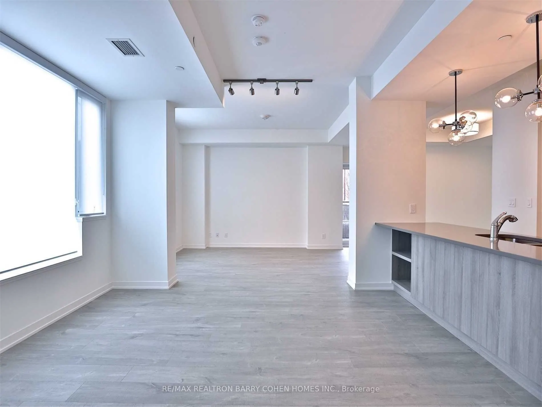 223 St Clair Avenue W, #Th4