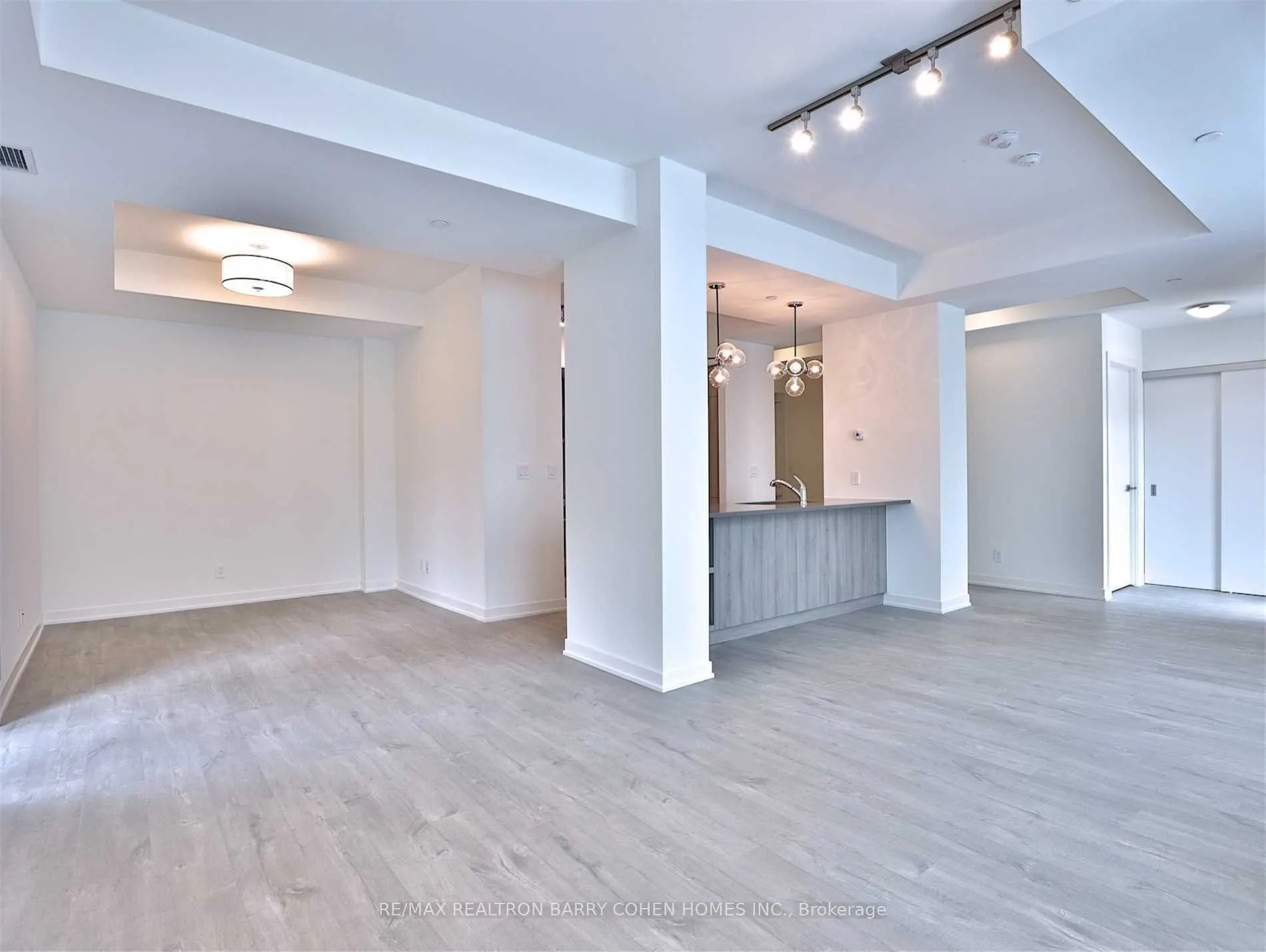 223 St Clair Avenue W, #Th4