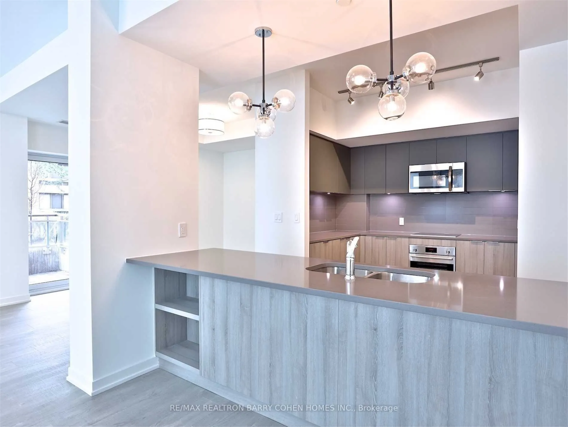 223 St Clair Avenue W, #Th4