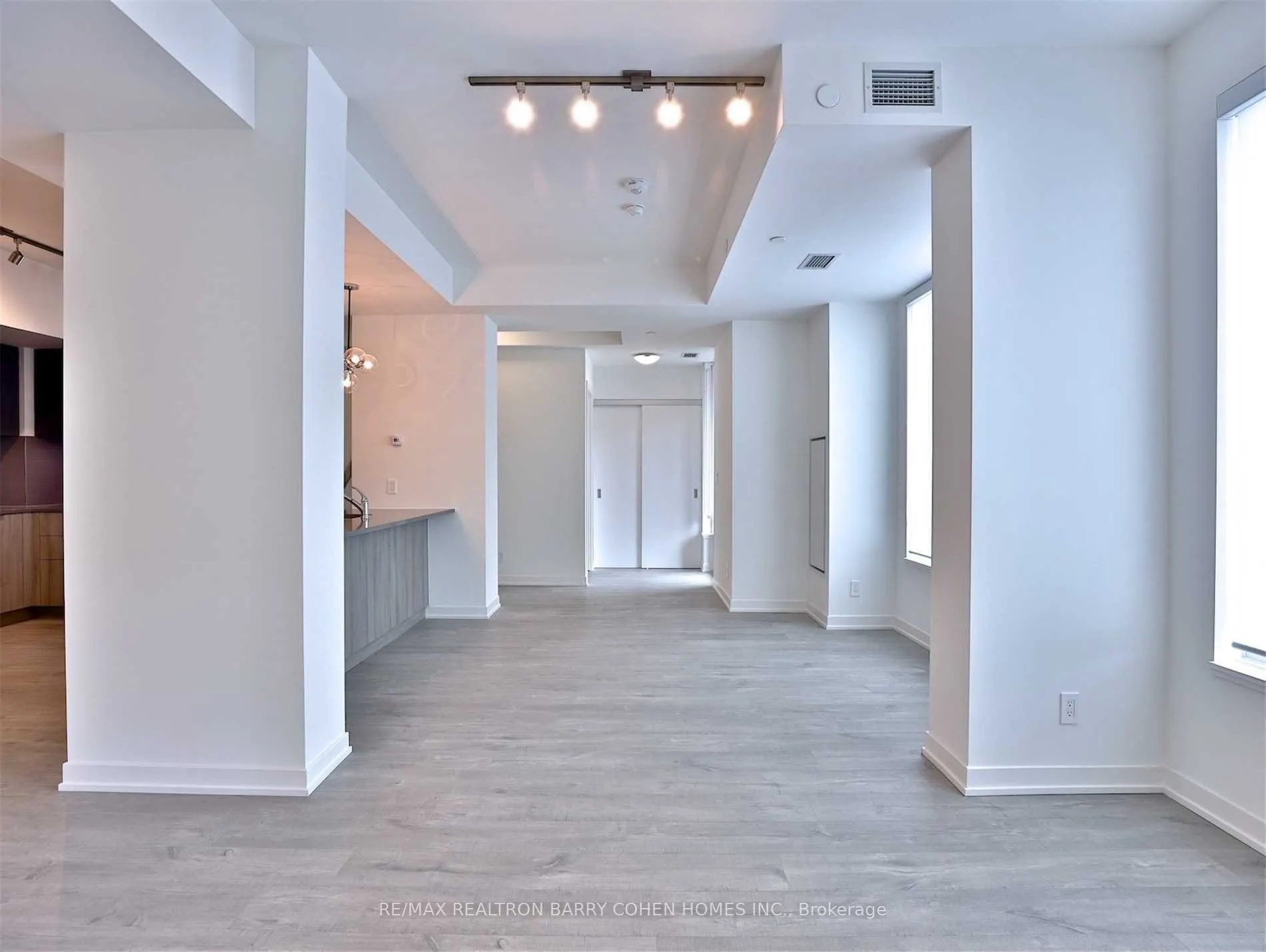223 St Clair Avenue W, #Th4