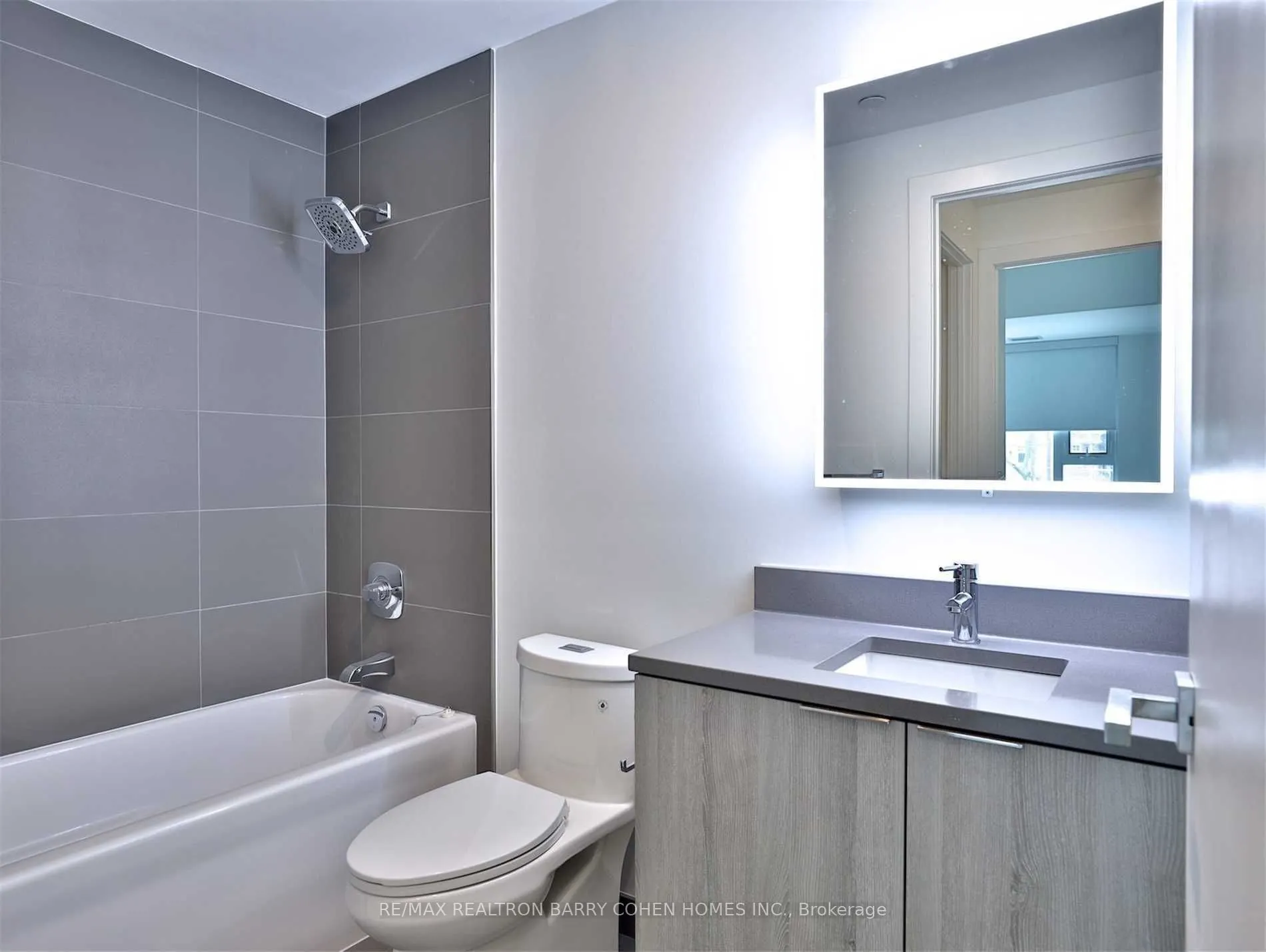 223 St Clair Avenue W, #Th4